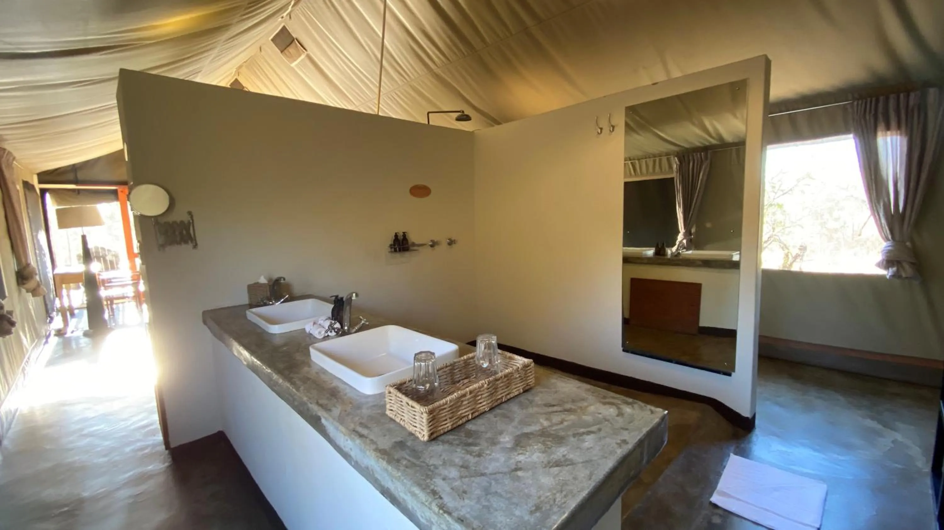 Bathroom, Bed in Honeyguide Tented Safari Camp - Khoka Moya