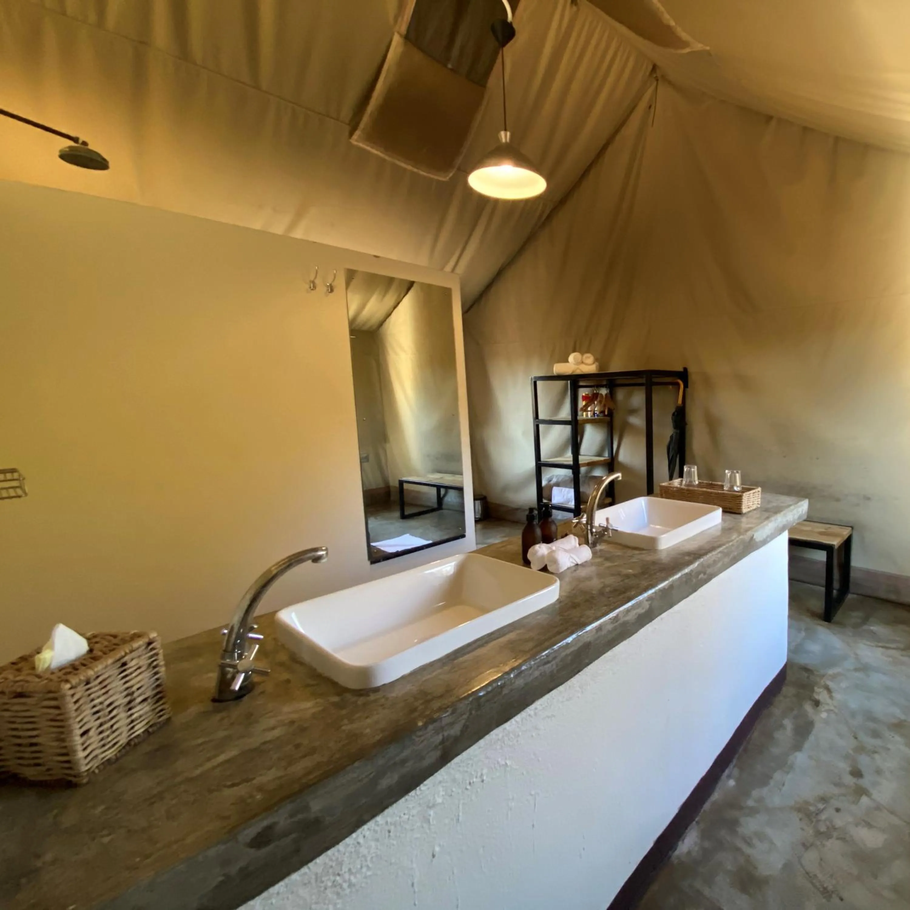 Bathroom, Bed in Honeyguide Tented Safari Camp - Khoka Moya
