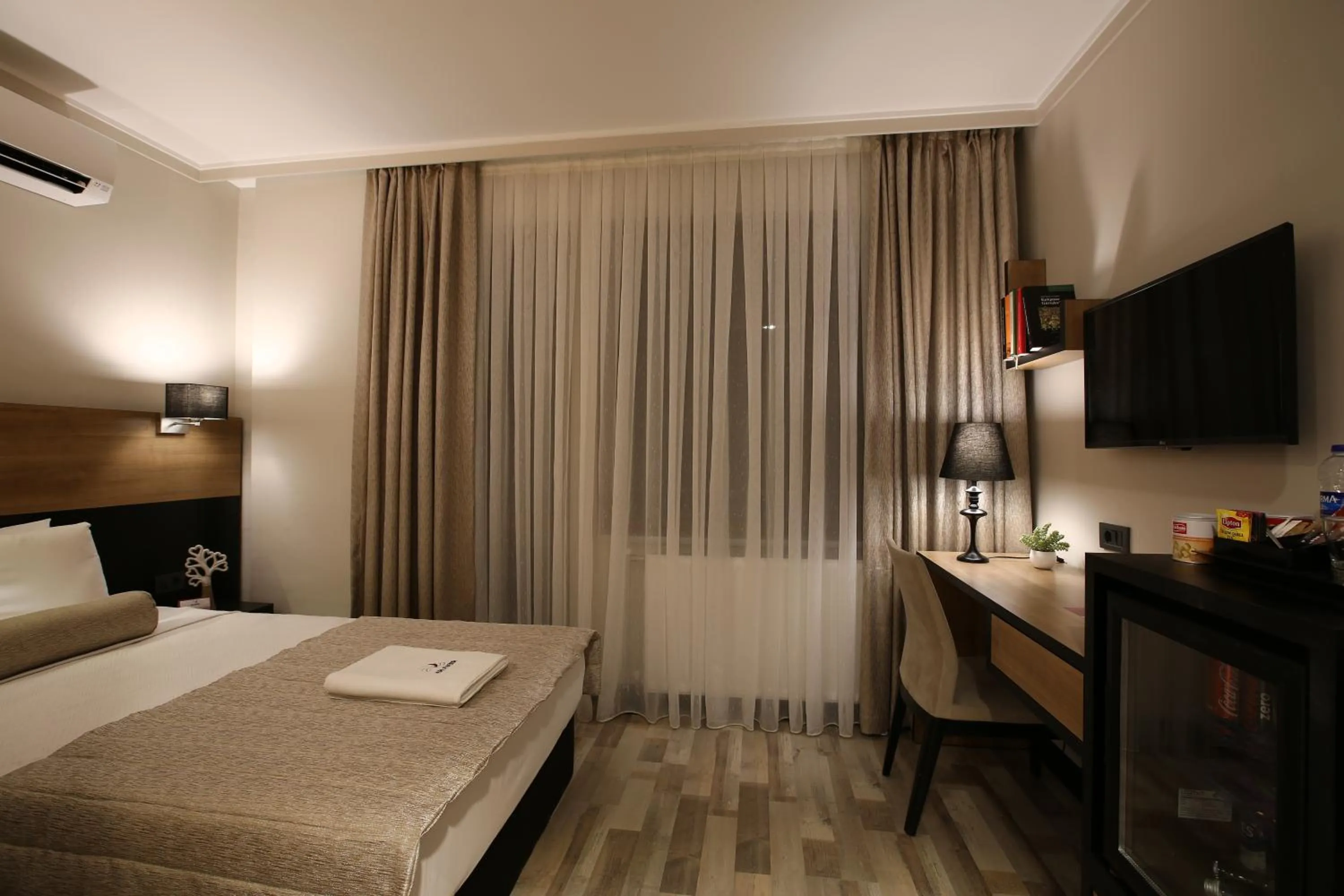 Photo of the whole room, Bed in Kalevera Hotel