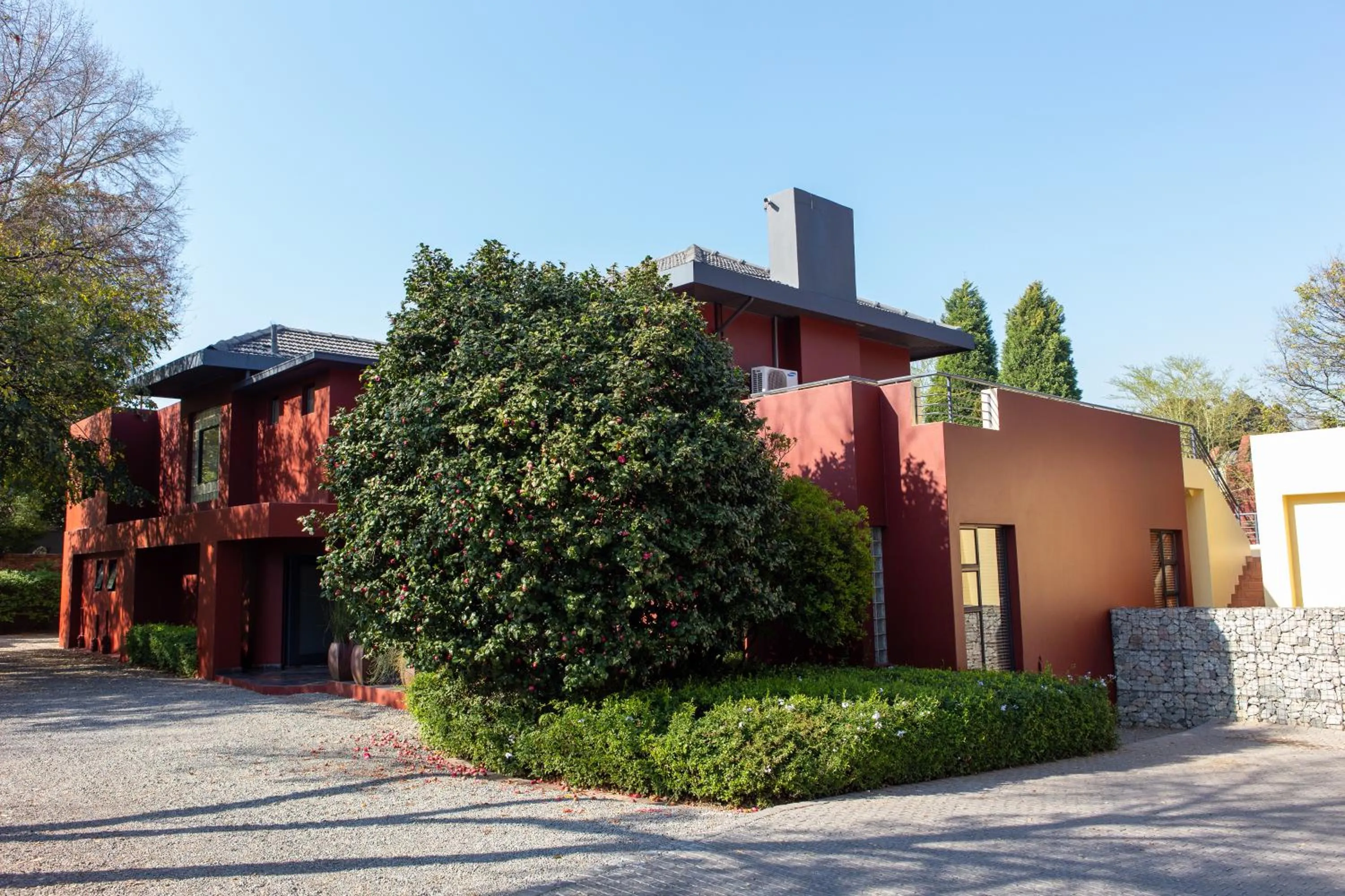 Facade/entrance in Ten Bompas Hotel