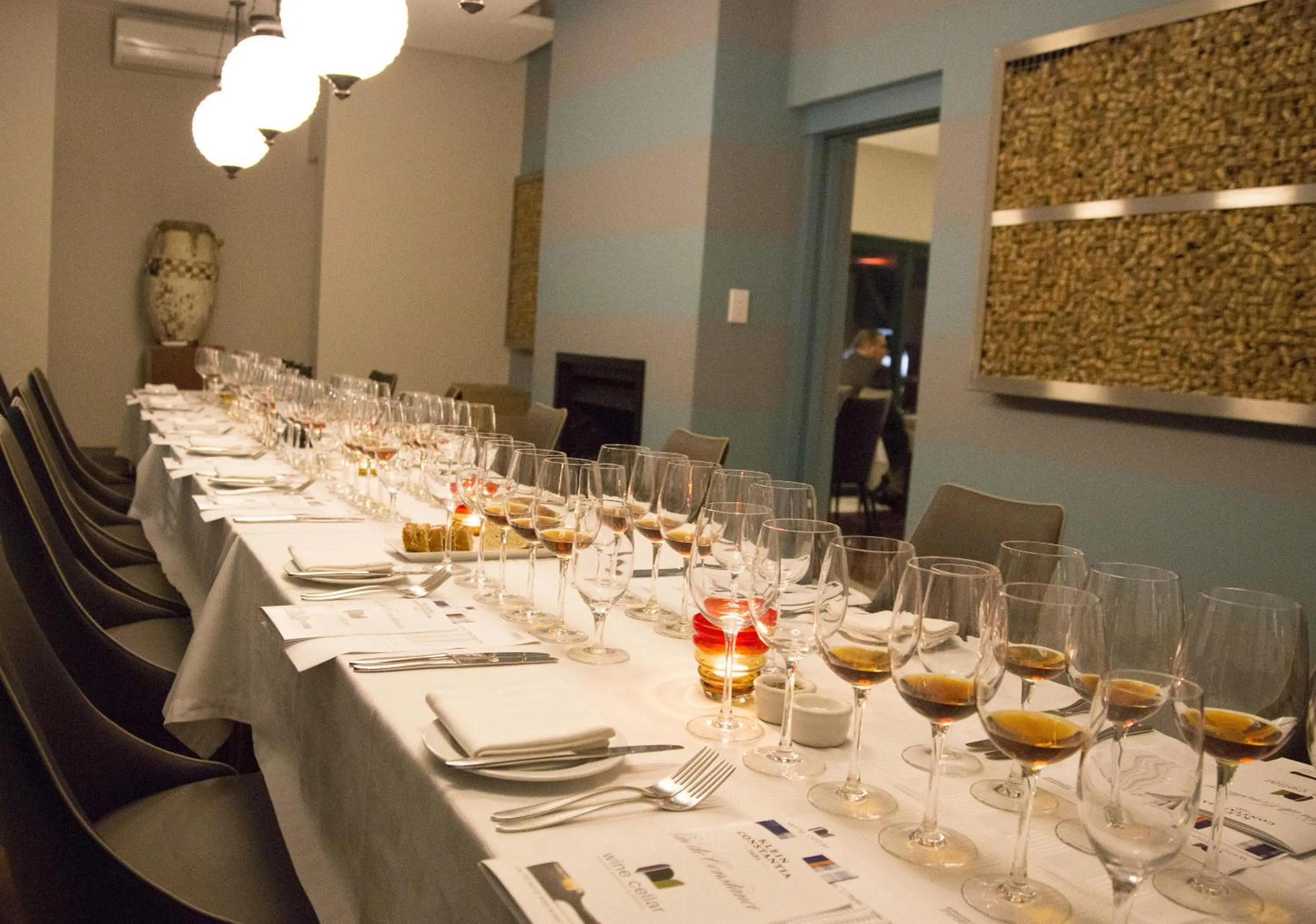 Restaurant/places to eat in Ten Bompas Hotel