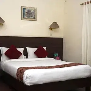 Deluxe King Room - single occupancy in Hotel Lake Palace Deluxe King Room - single occupancy in Hotel Lake Palace