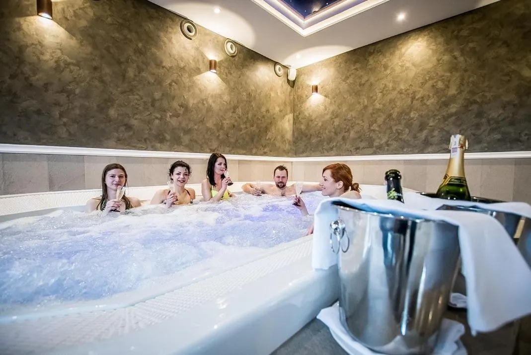 Hot Spring Bath in Hotel Pałac Poledno