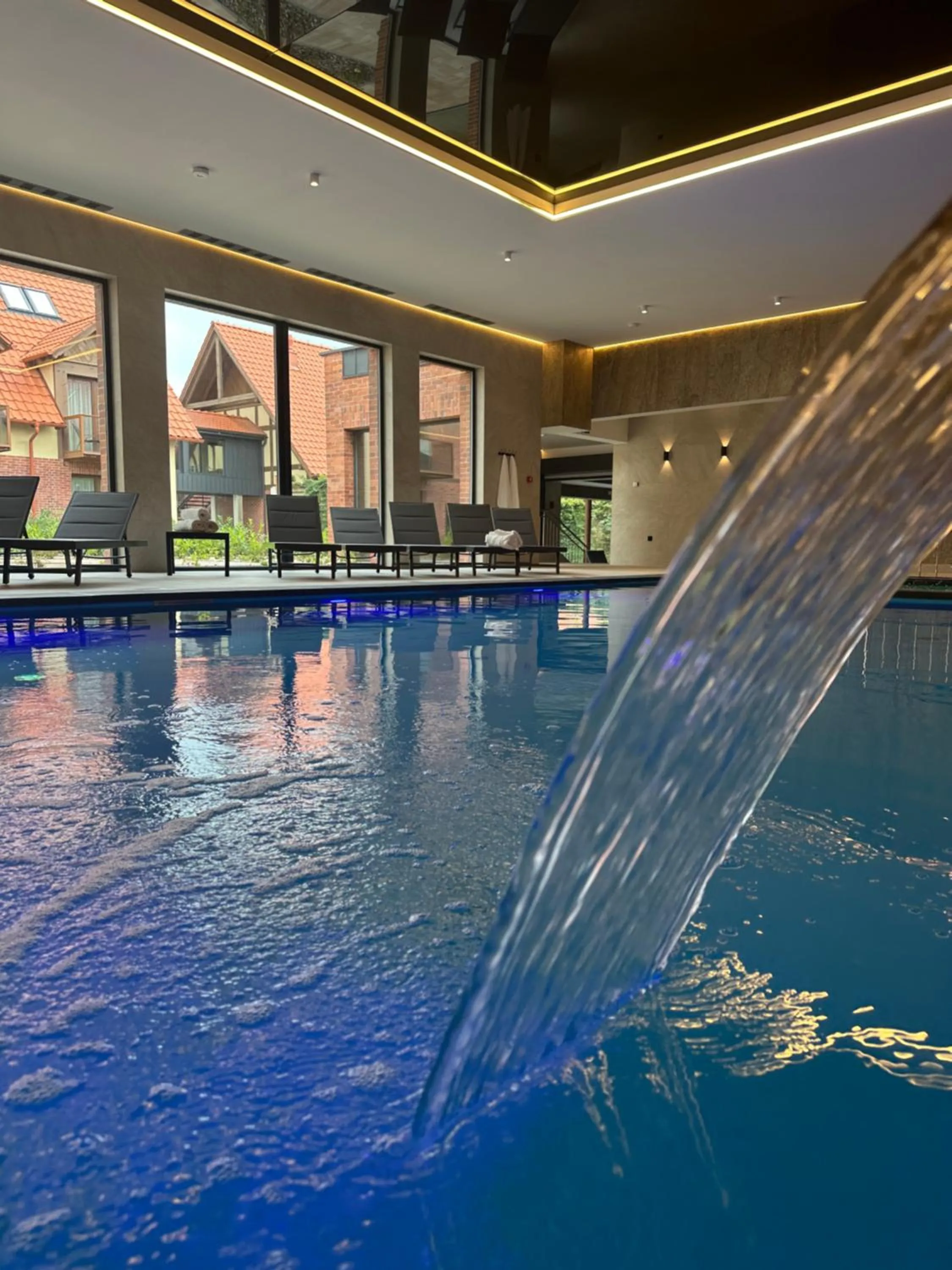 Swimming pool in Hotel Pałac Poledno