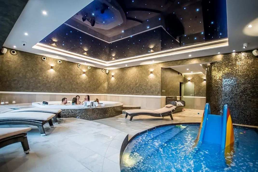 Hot Spring Bath in Hotel Pałac Poledno