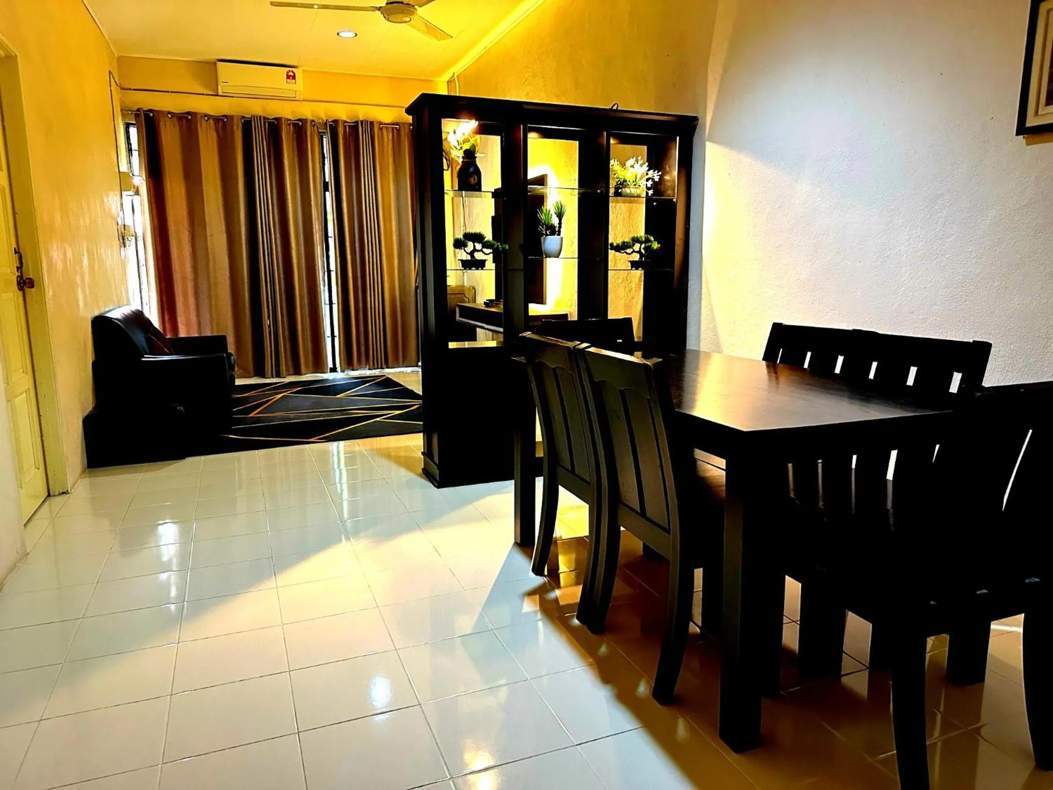 Living room in Pemandangan Indah Guest House - Look Out Point Villa-