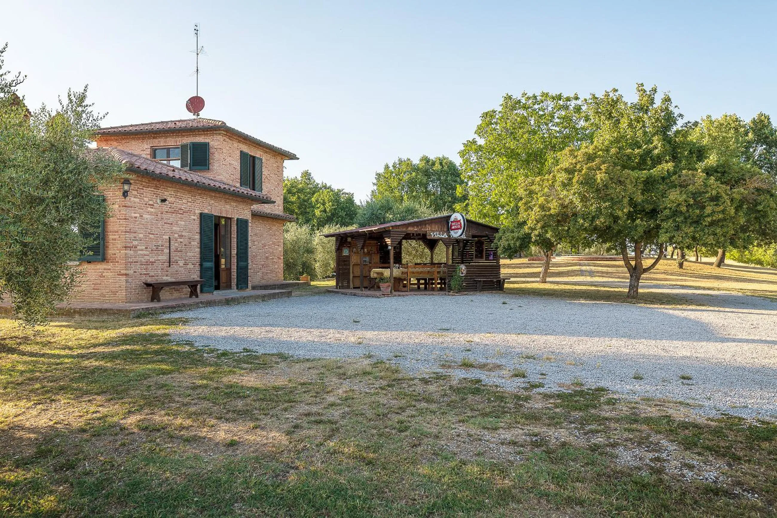Property building in Villa Verde
