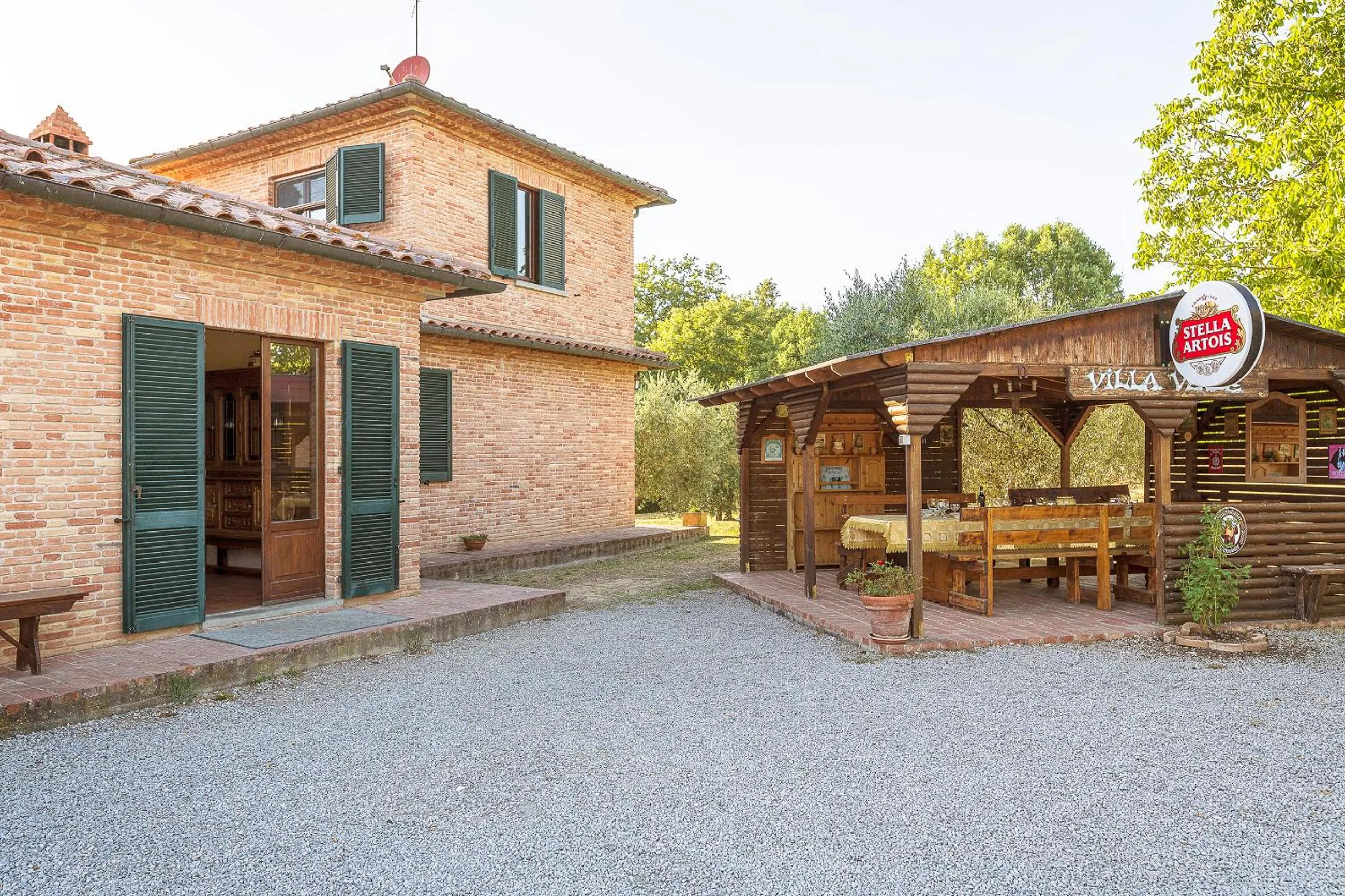 Property building in Villa Verde