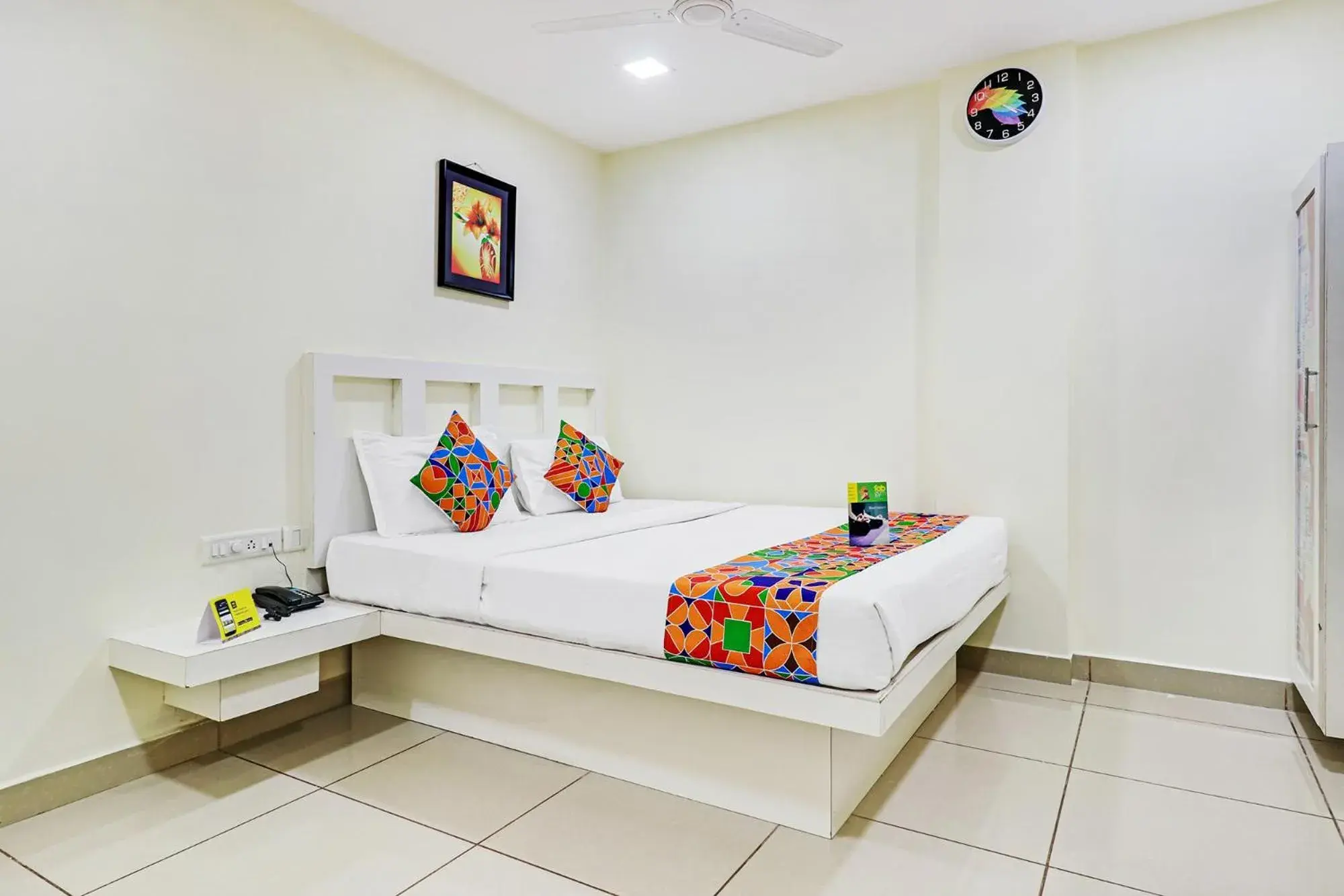 Deluxe Room - single occupancy in Fabhotel Colors Service Apartment - Nr MRC Nagar Deluxe Room - single occupancy in Fabhotel Colors Service Apartment - Nr MRC Nagar