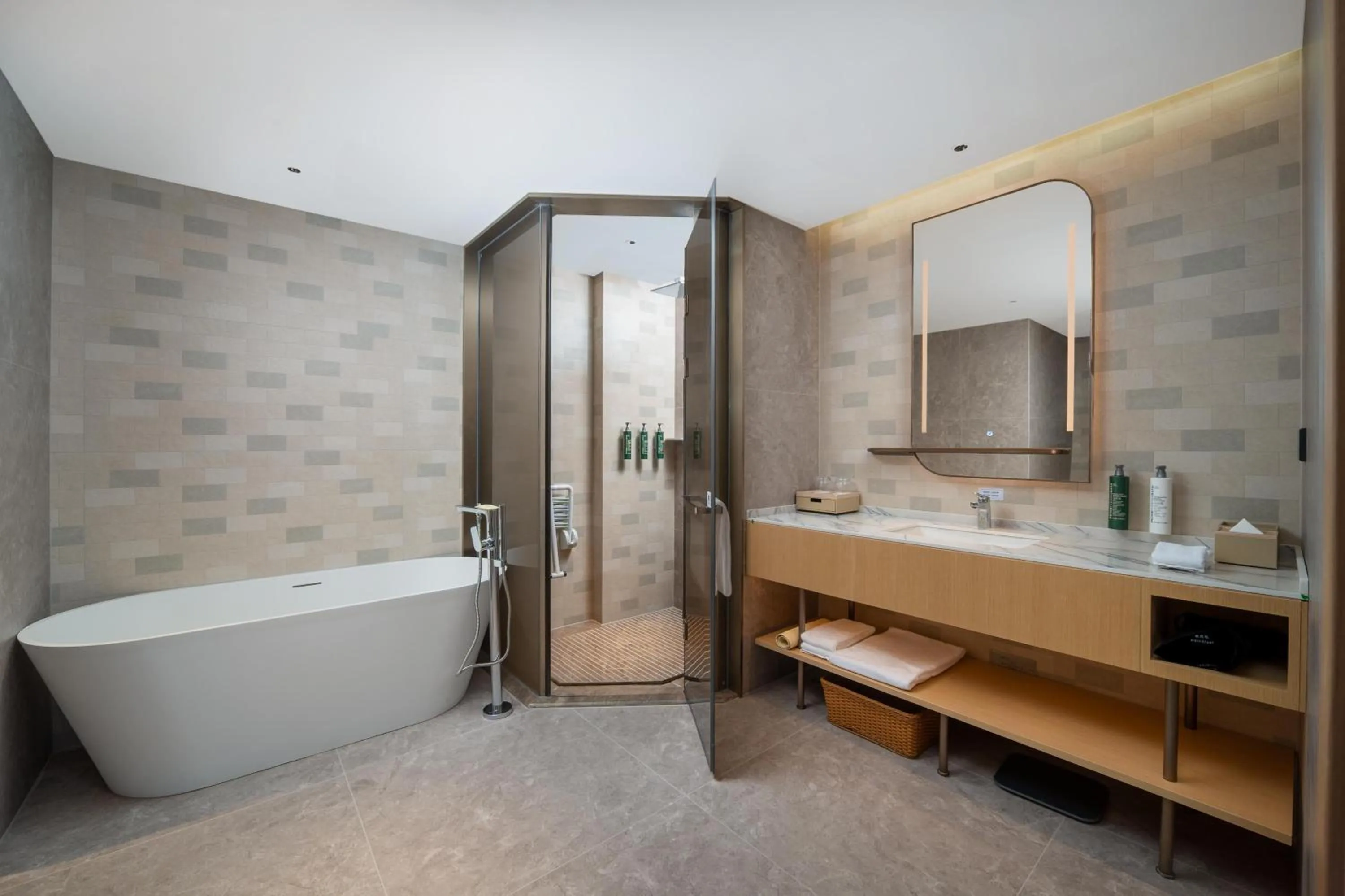 Bathroom in Hilton Garden Inn Beijing Fengtai Xinxiang Building