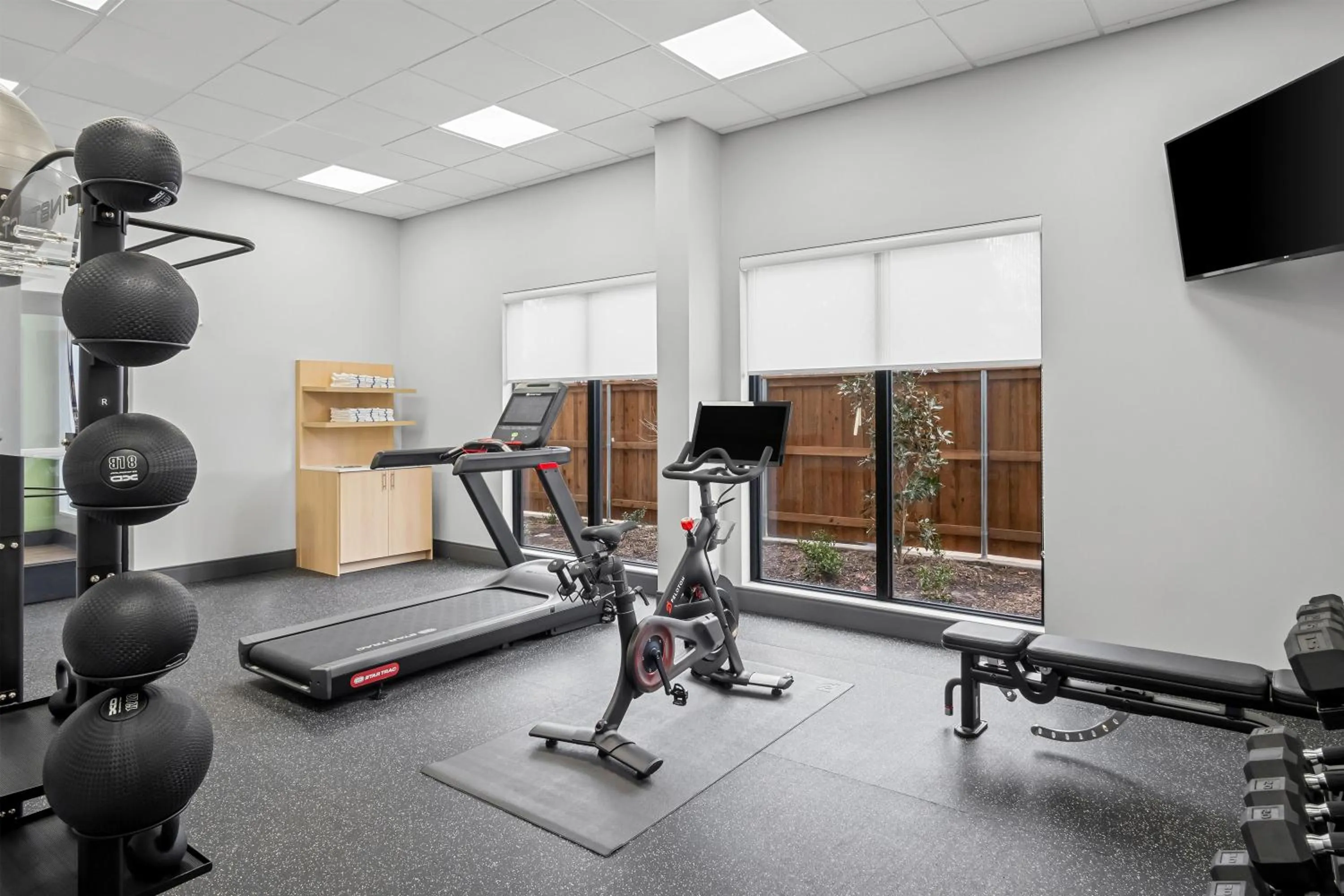 Fitness centre/facilities in Spark By Hilton Garland Dallas East