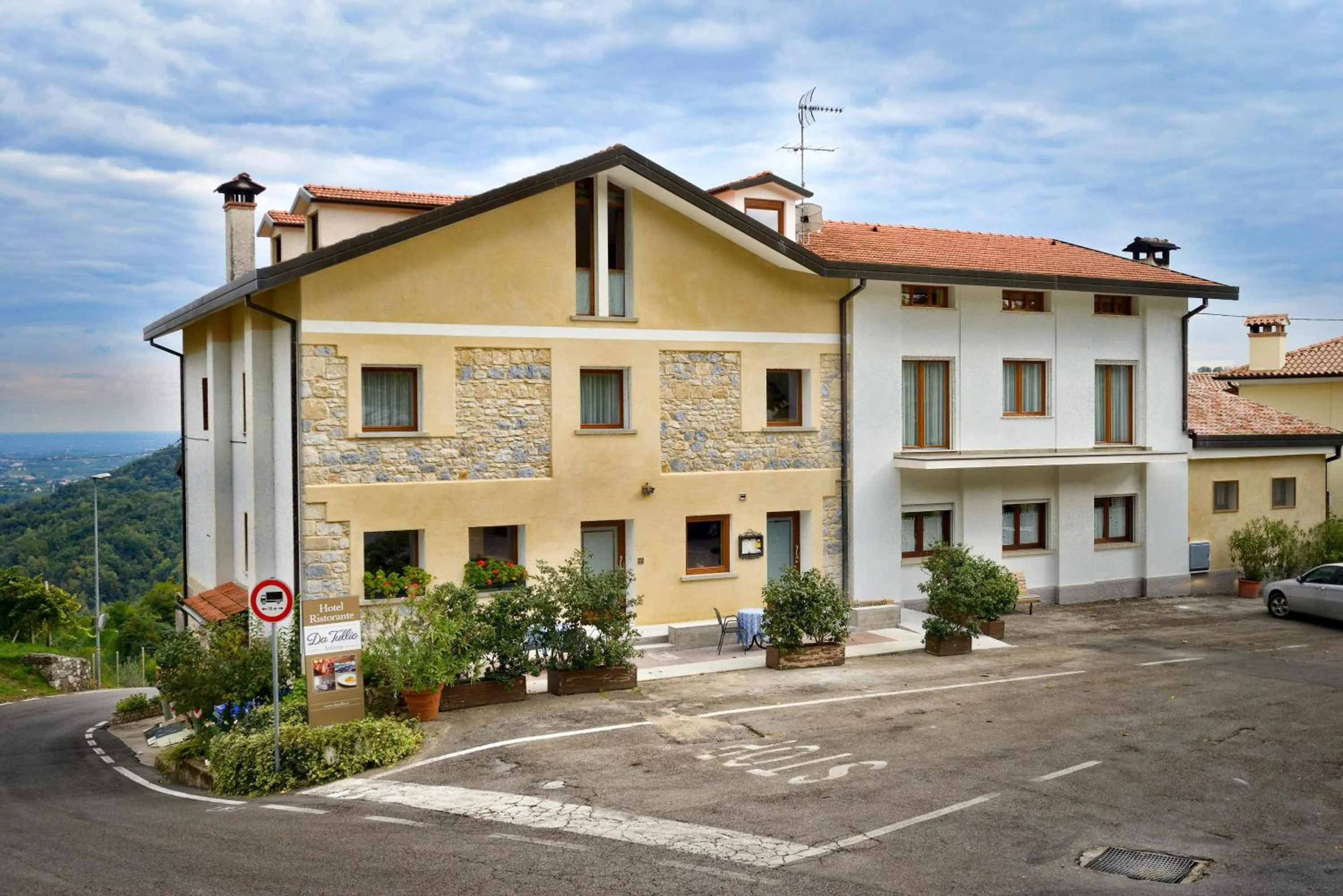 Facade/entrance in Hotel Ristorante Da Tullio