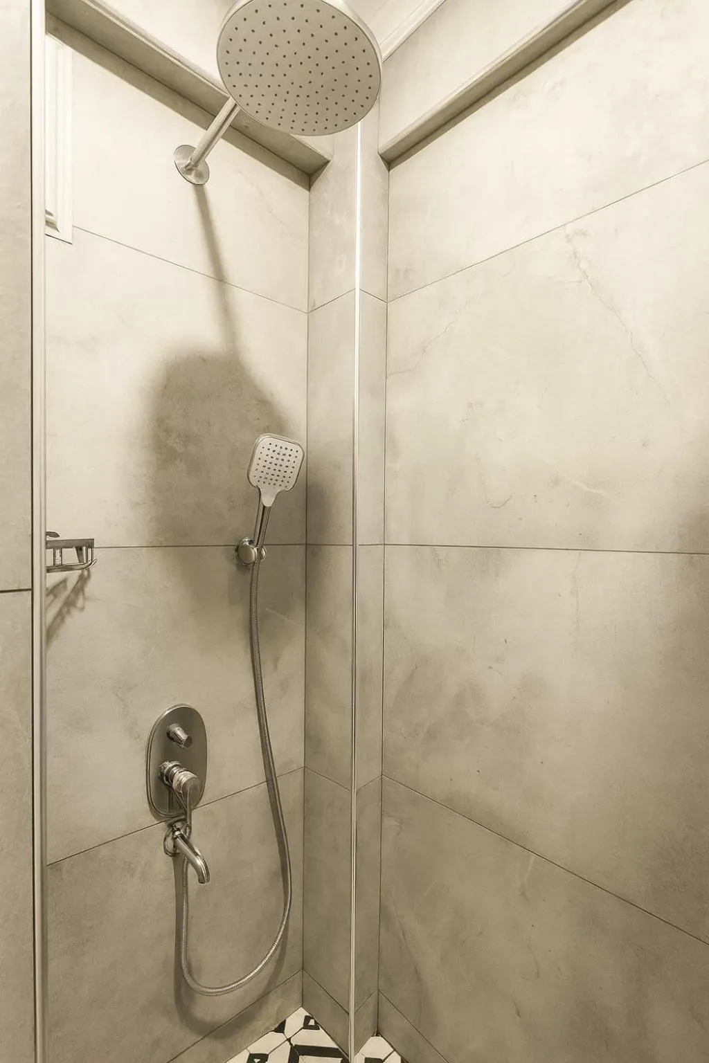 Shower in Sare Apartments - Sultanahmet