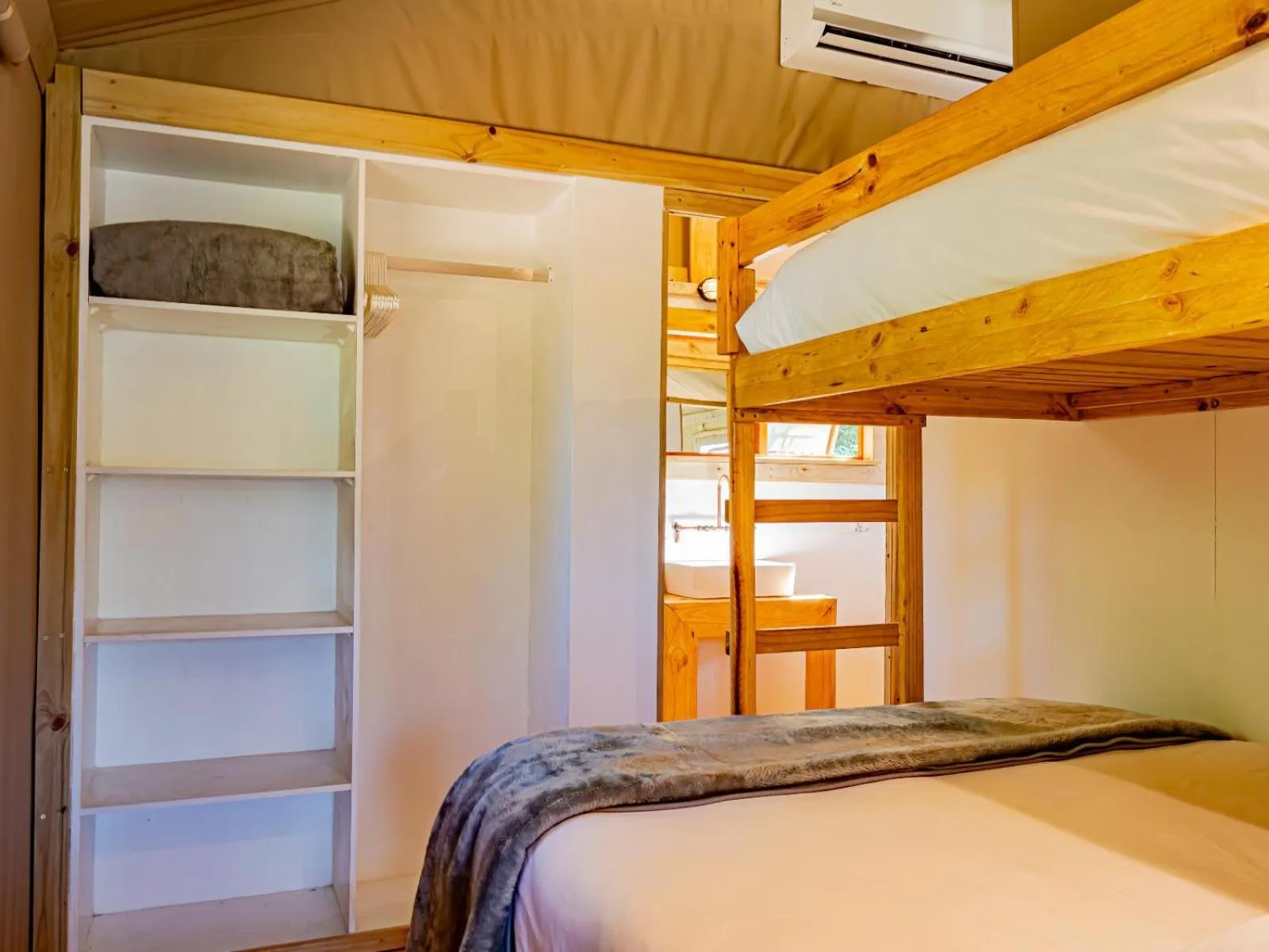 Bed in AfriCamps Klein Karoo