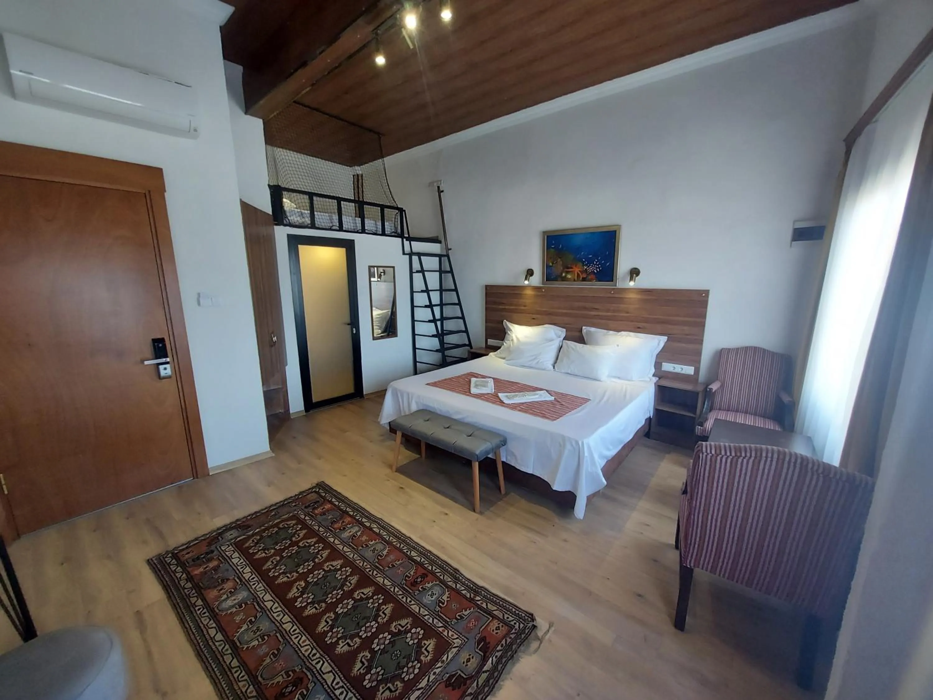 Bed in Queen Seagull Boutique Hotel