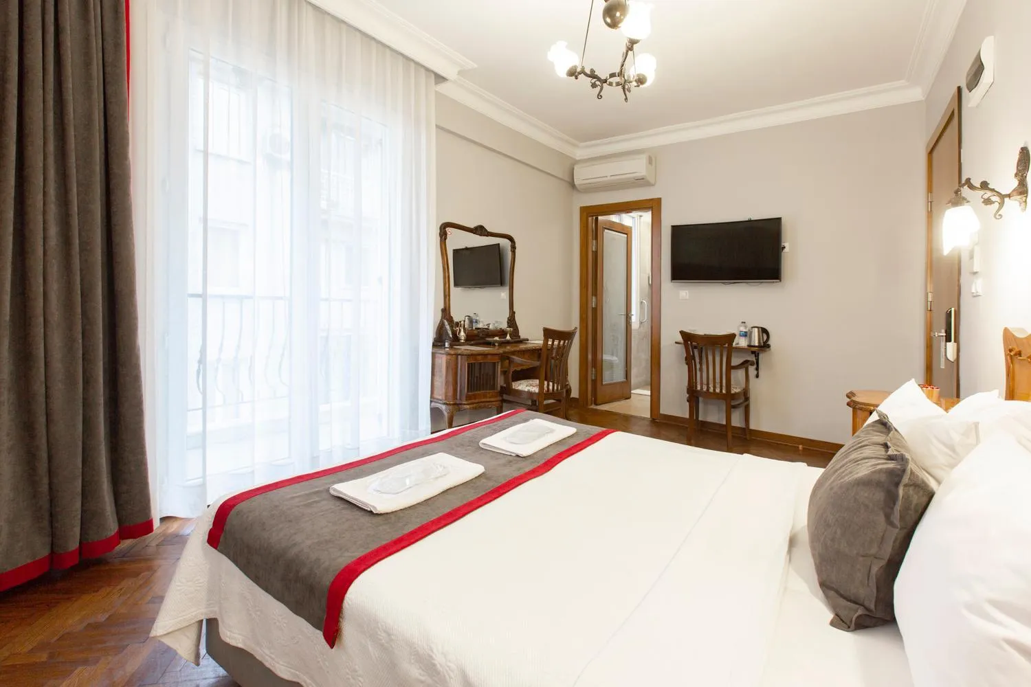 TV and multimedia, Bed in Queen Seagull Boutique Hotel