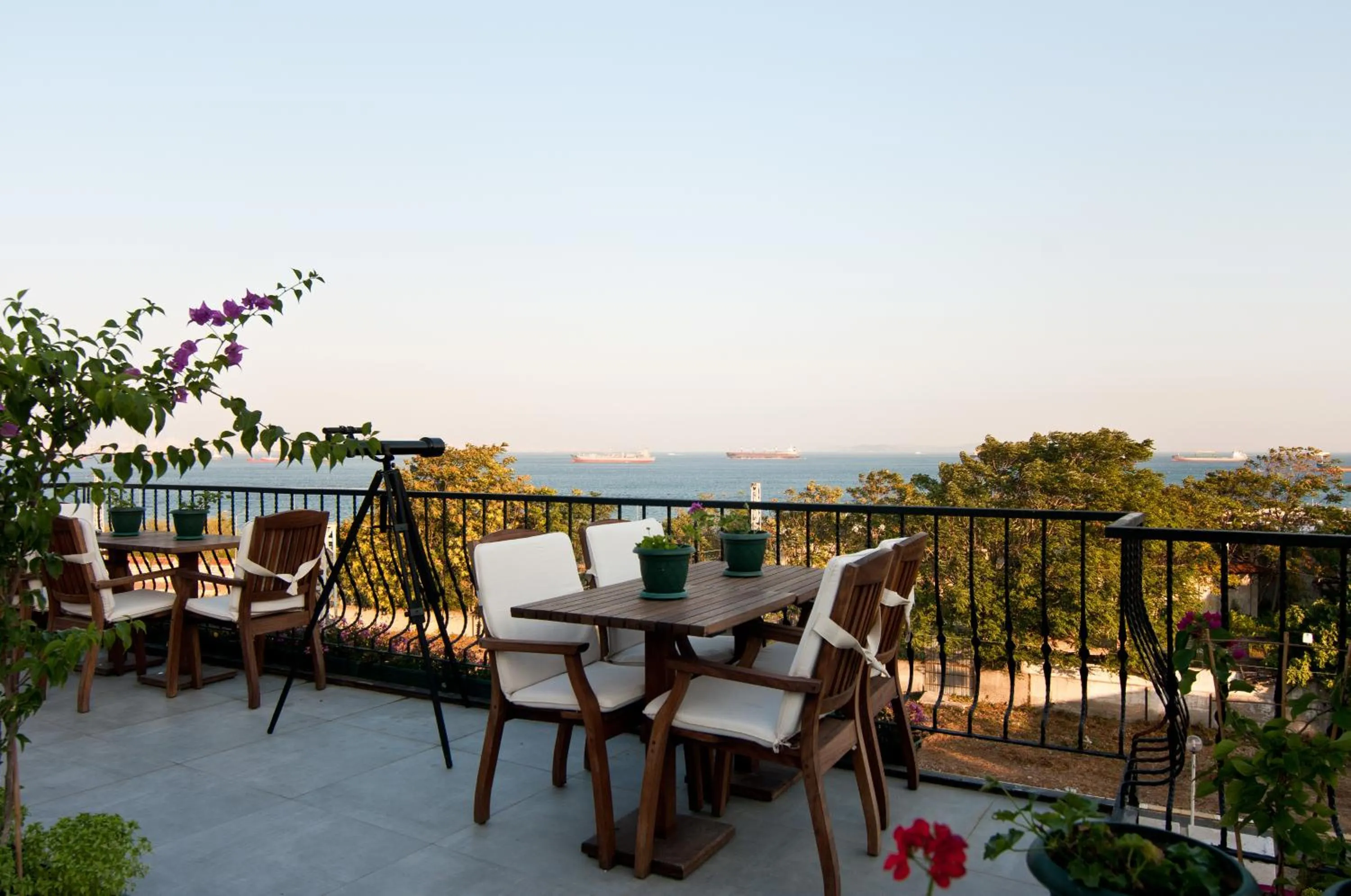 Restaurant/places to eat in Queen Seagull Boutique Hotel