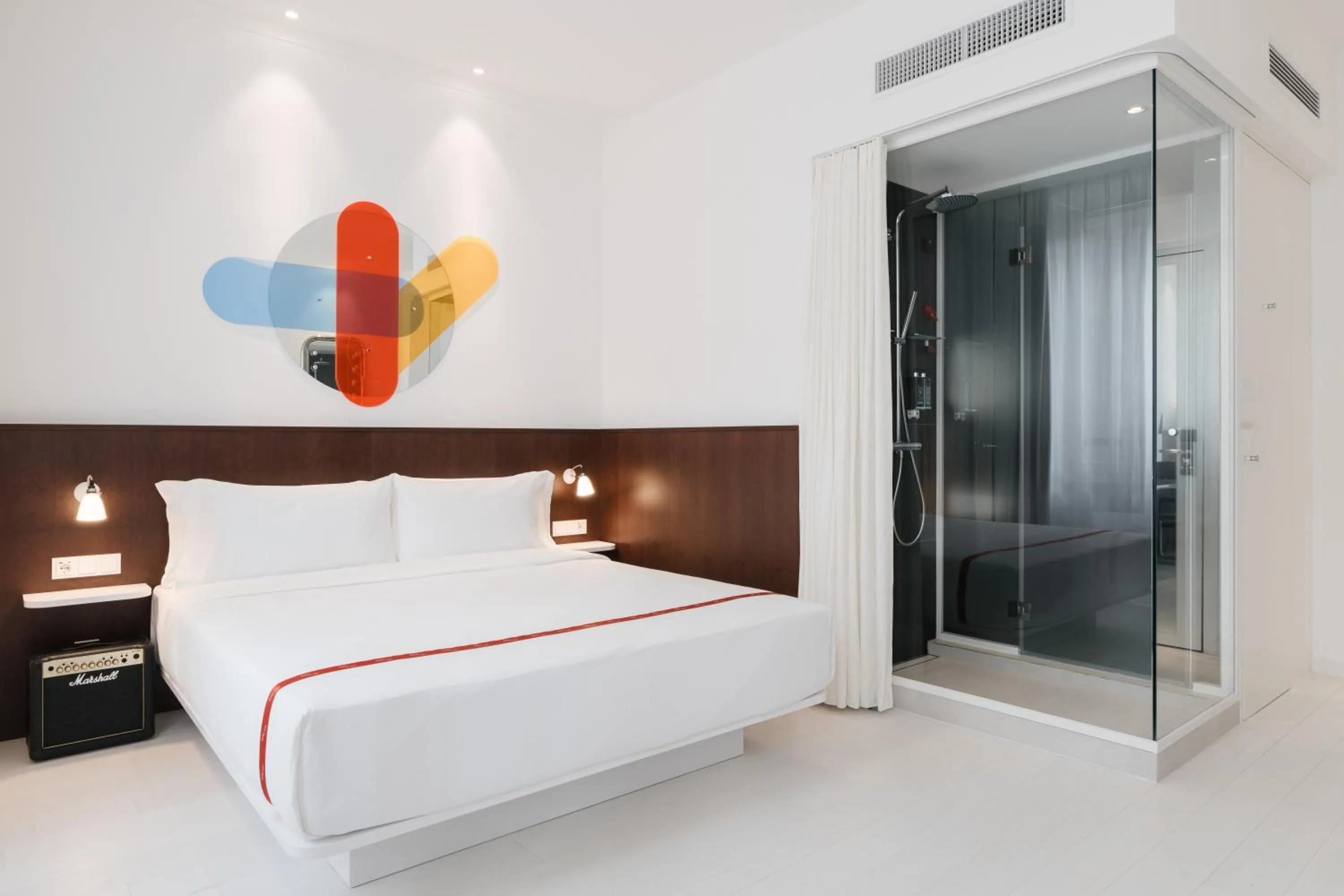 Shower, Bed in Ruby Giulia Hotel Rome