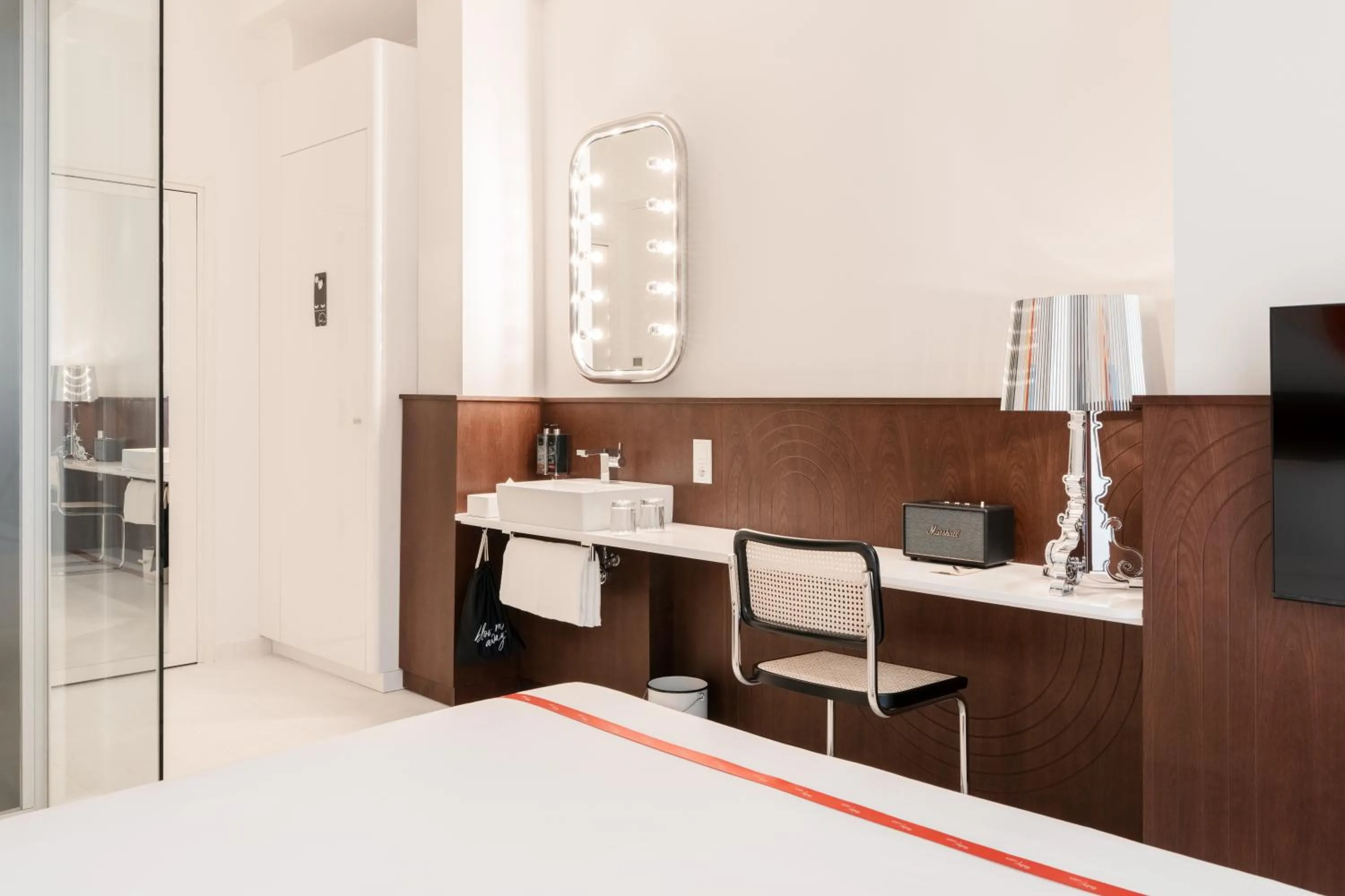 Bathroom, Bed in Ruby Giulia Hotel Rome