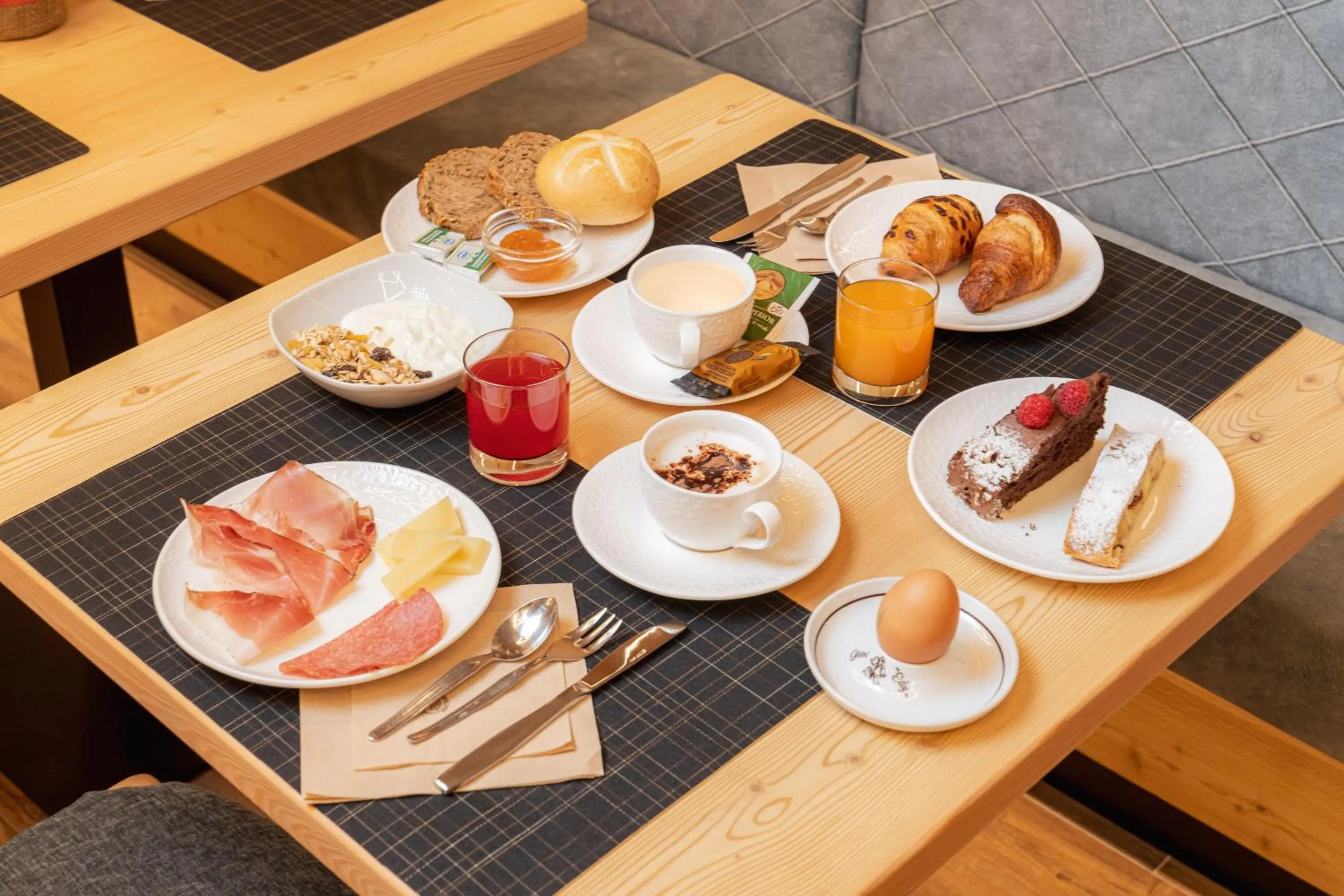 Breakfast in Albergo Garni Edy (B&B)