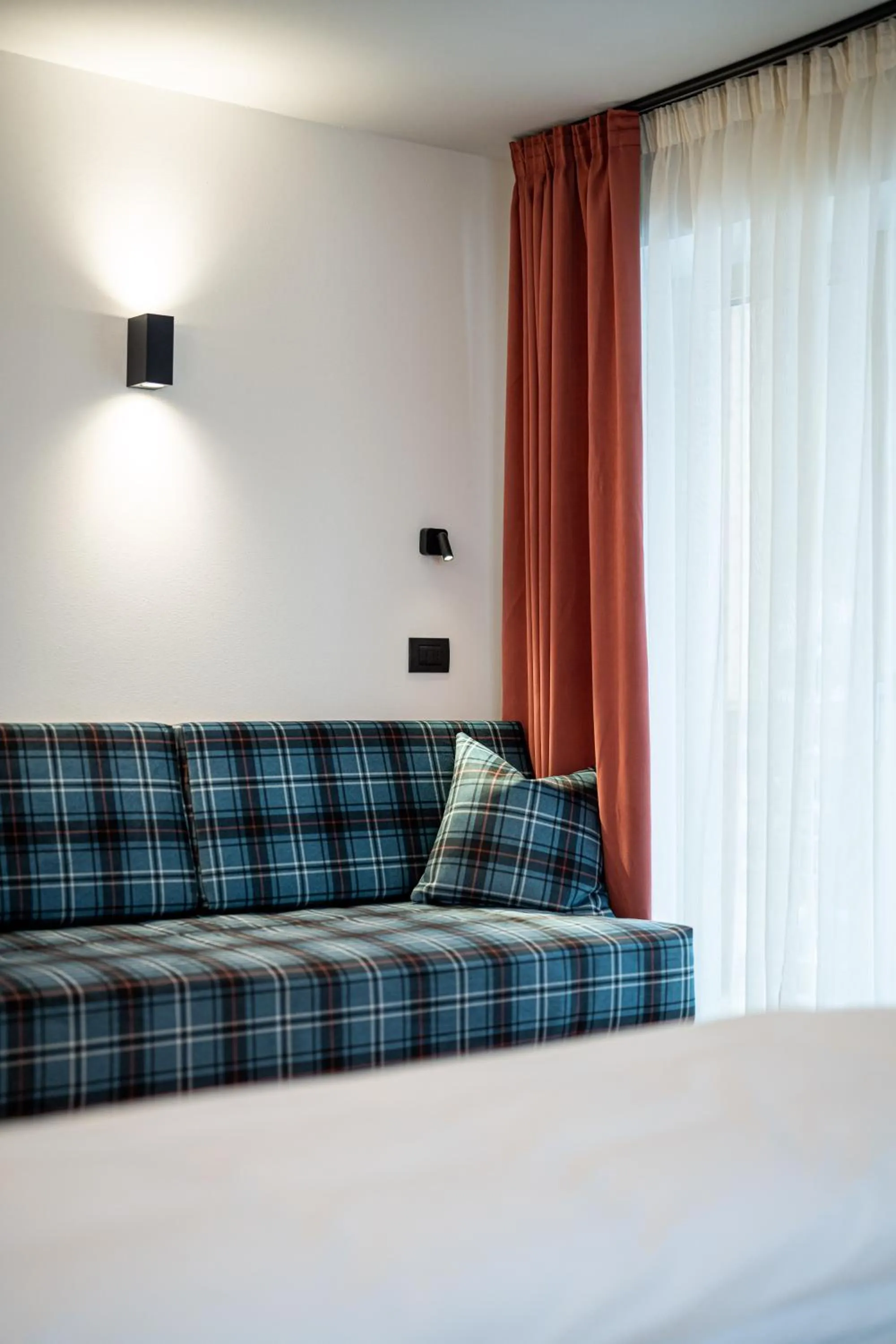 Seating area, Bed in Albergo Garni Edy (B&B)