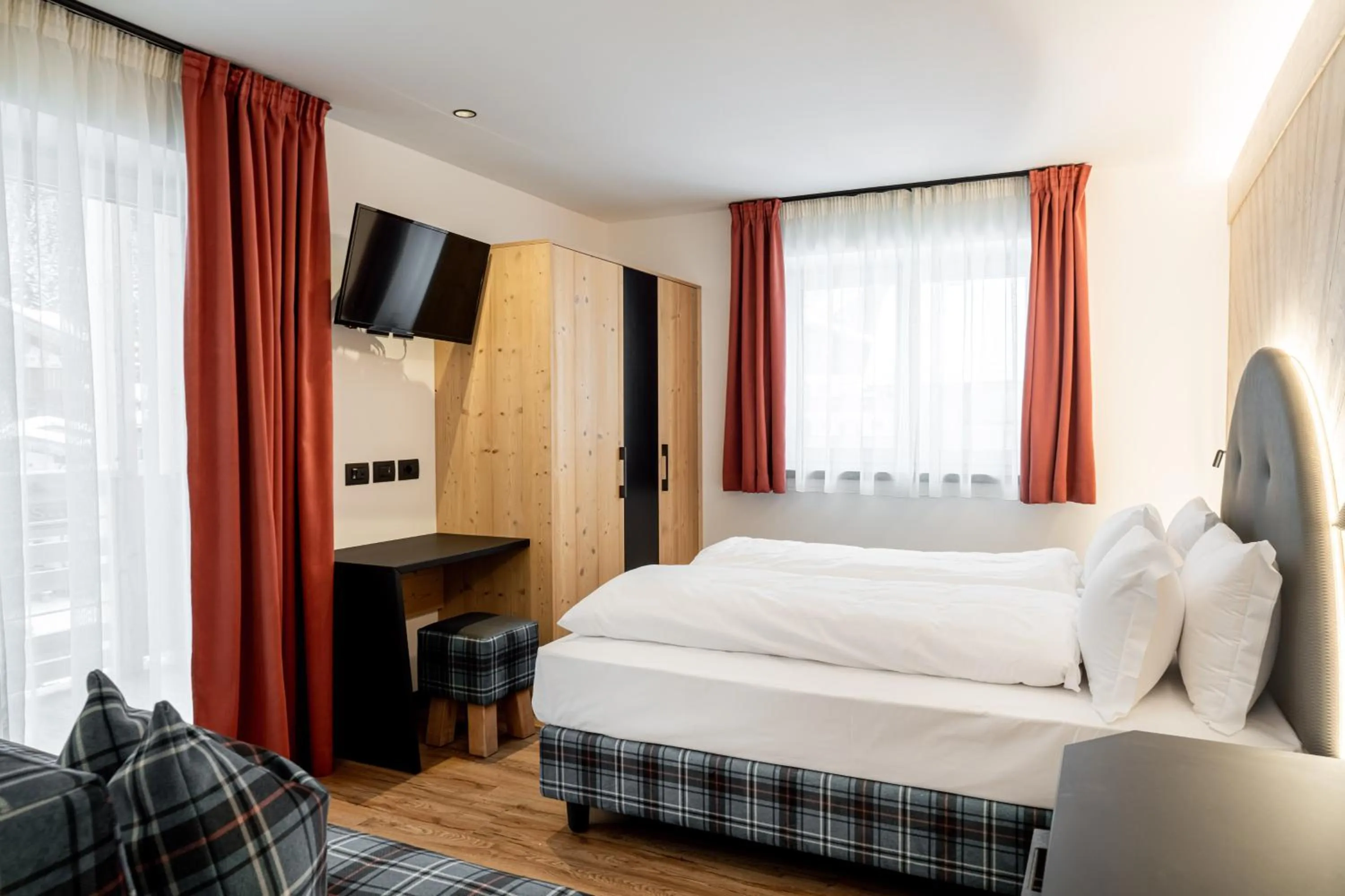 Photo of the whole room, Bed in Albergo Garni Edy (B&B)