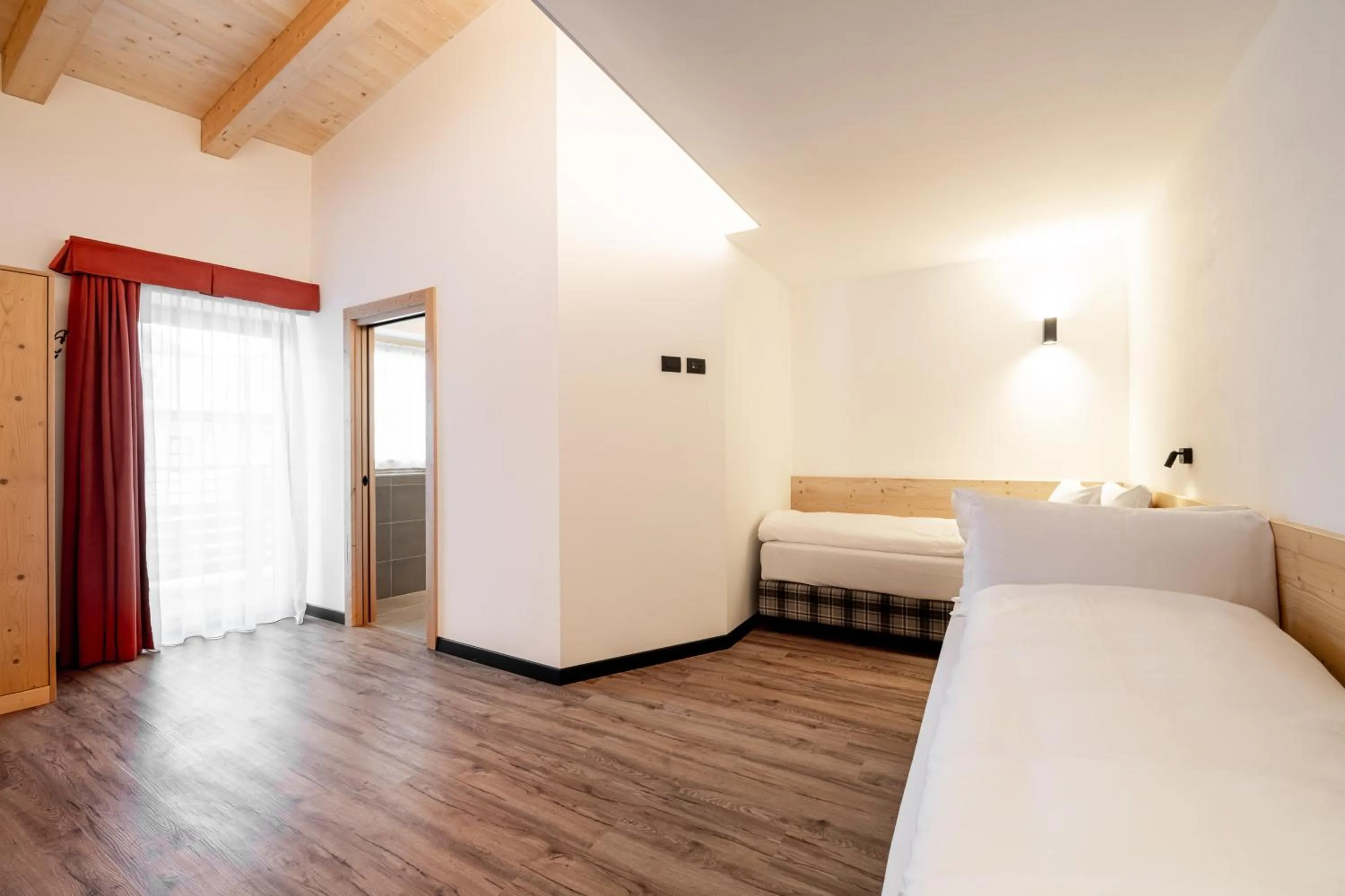 Photo of the whole room, Bed in Albergo Garni Edy (B&B)