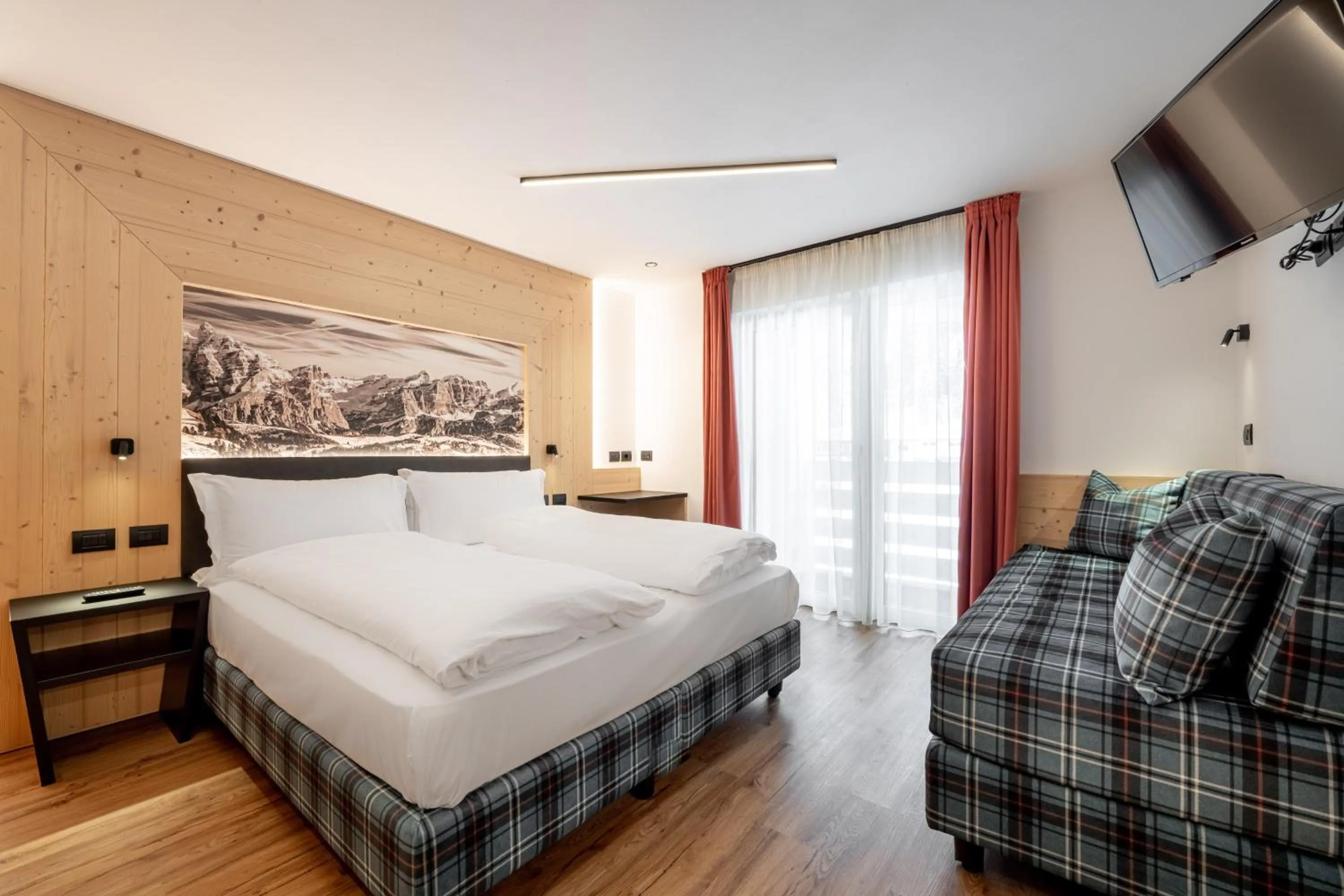 Photo of the whole room, Bed in Albergo Garni Edy (B&B)