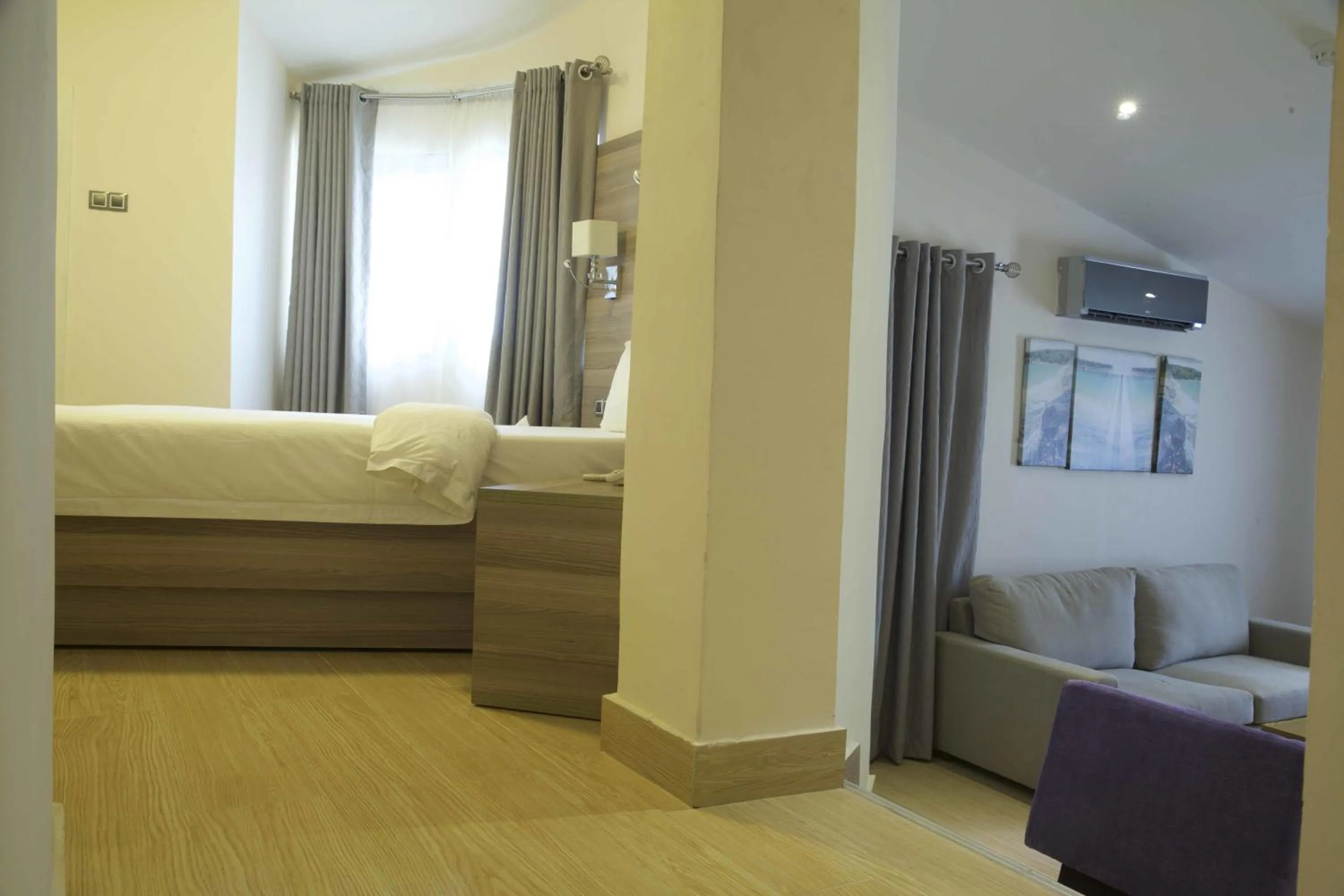 TV and multimedia in Scarlet Lodge