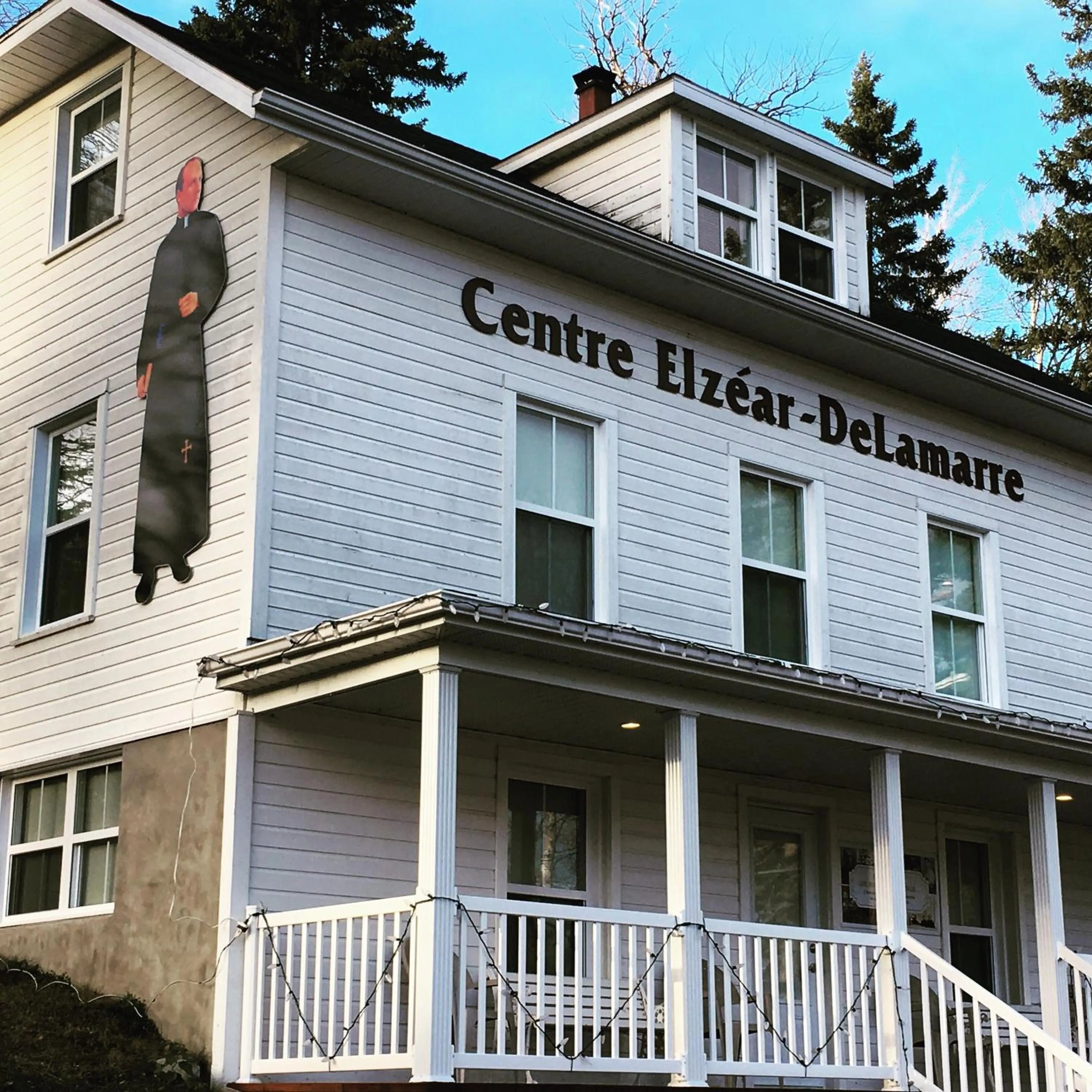 Nearby landmark in Auberge Motel Panorama