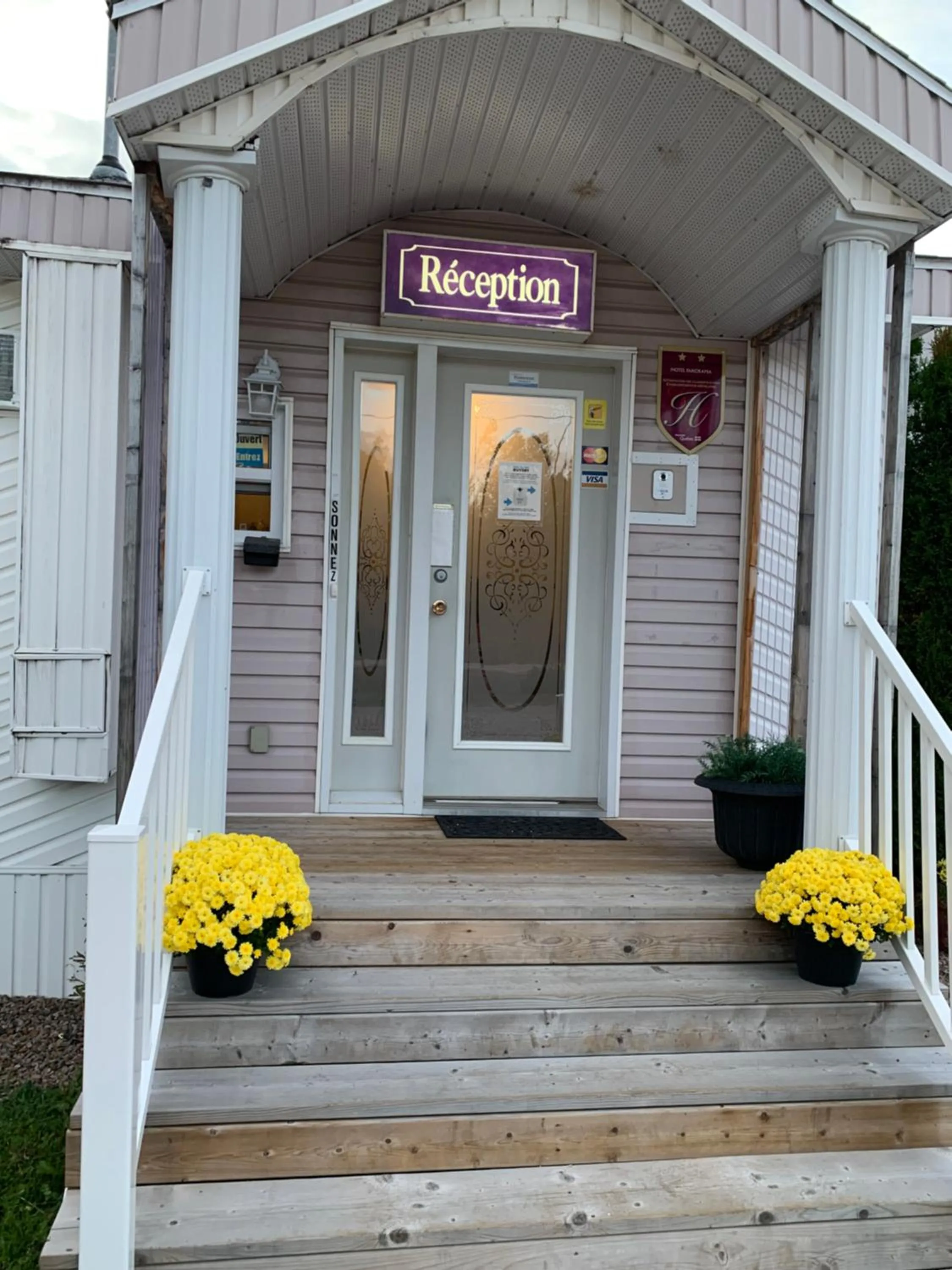 Facade/entrance in Auberge Motel Panorama