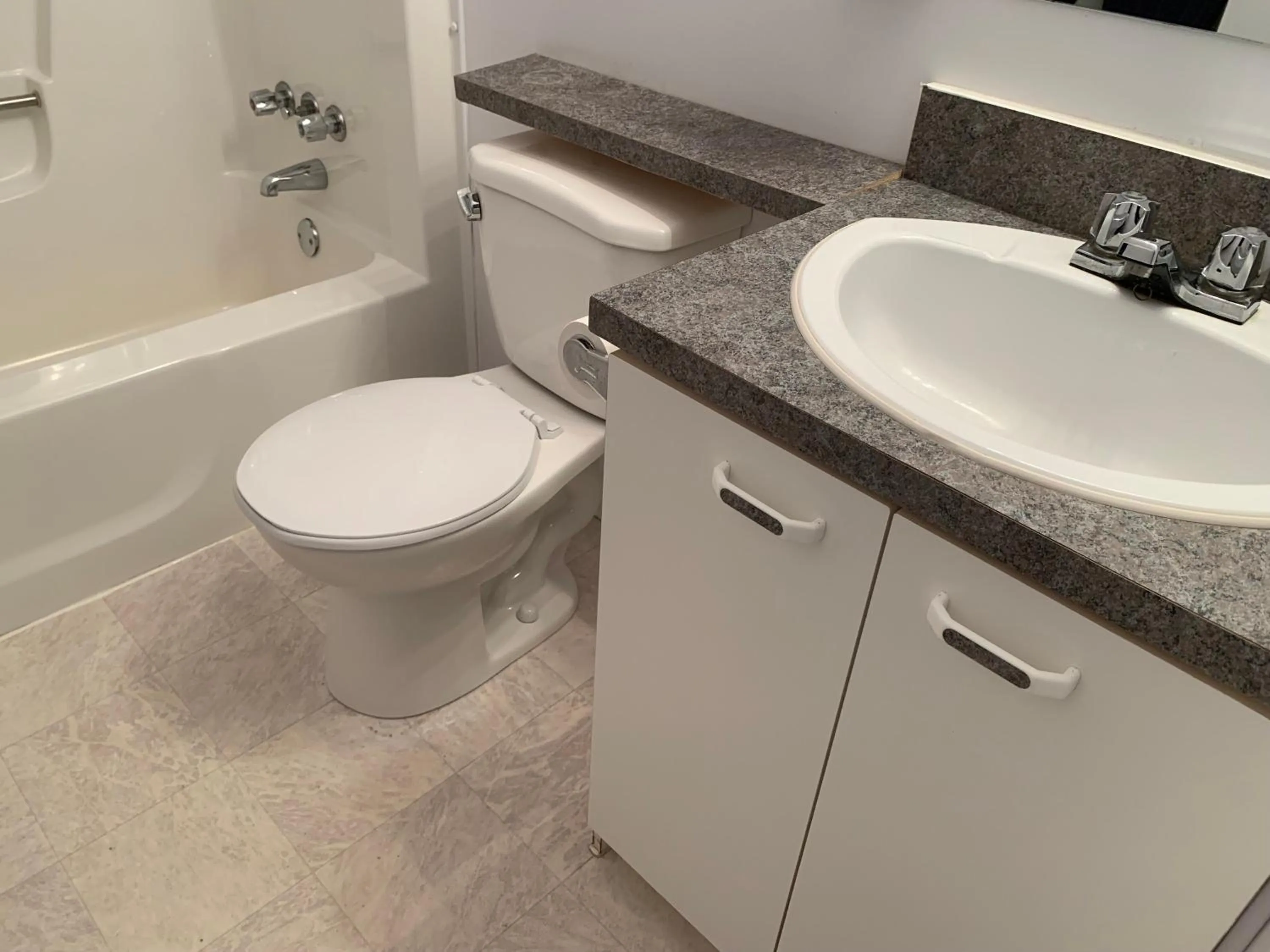 Bathroom in Auberge Motel Panorama