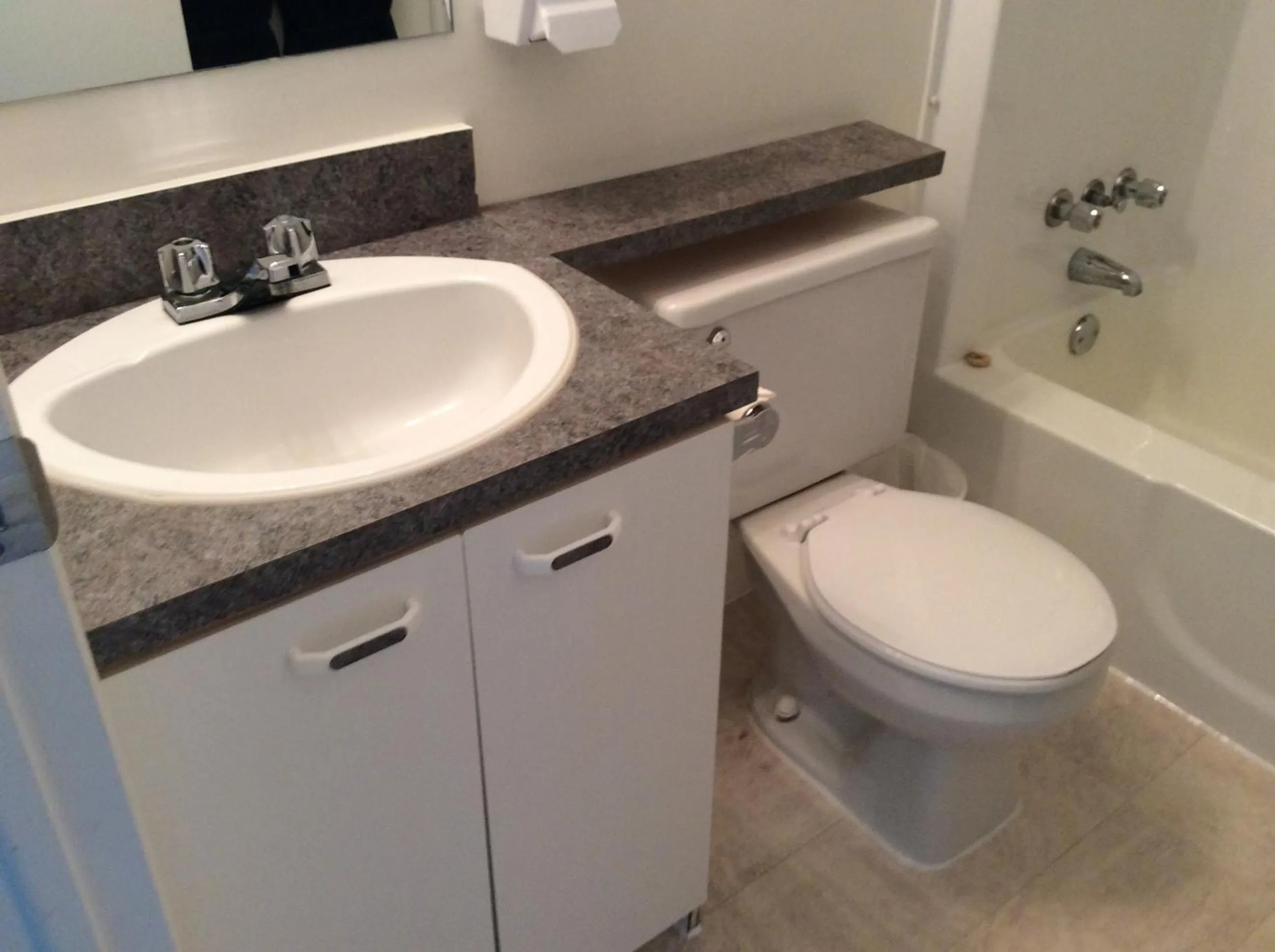 Bathroom in Auberge Motel Panorama