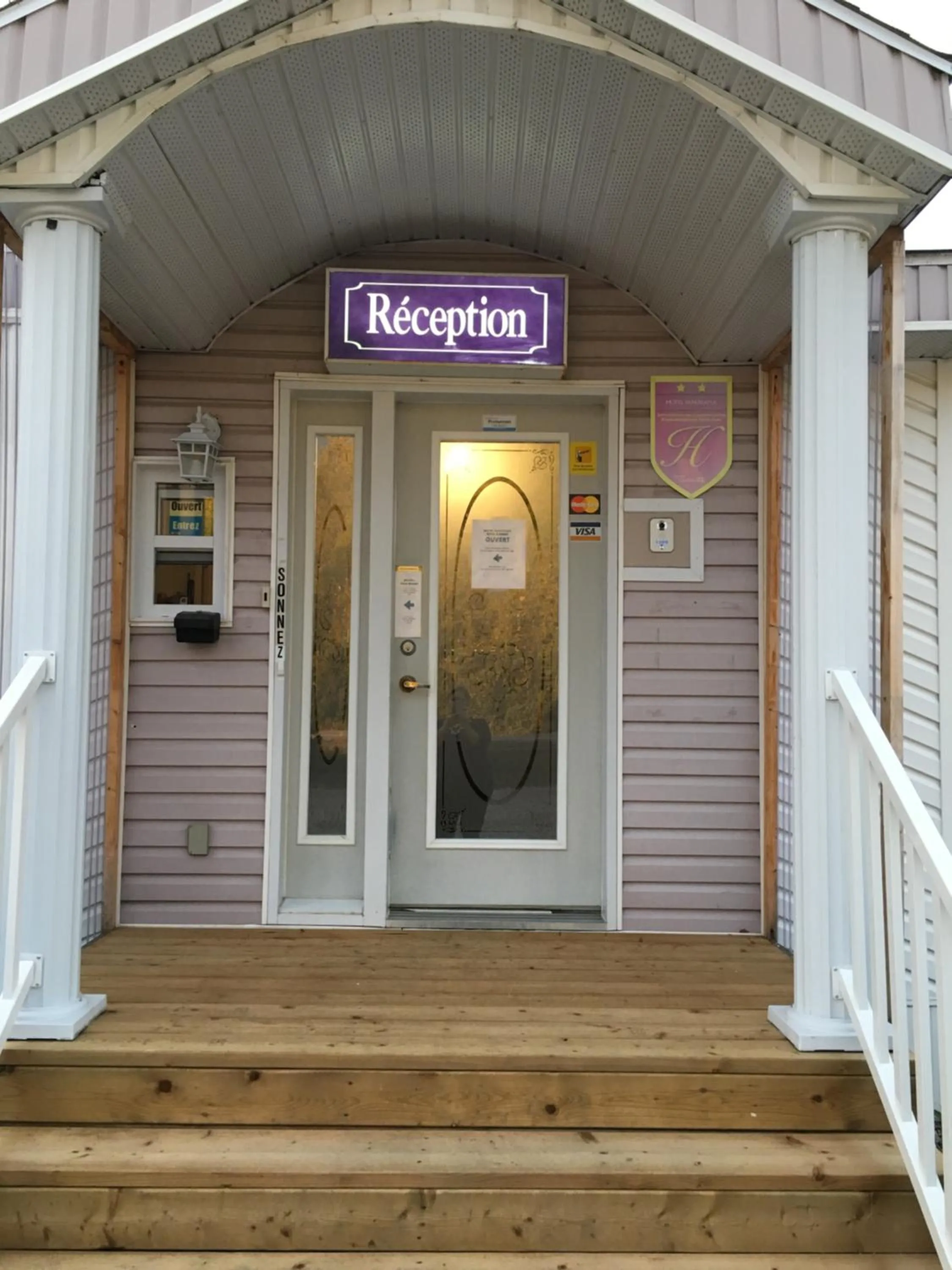 Facade/entrance in Auberge Motel Panorama