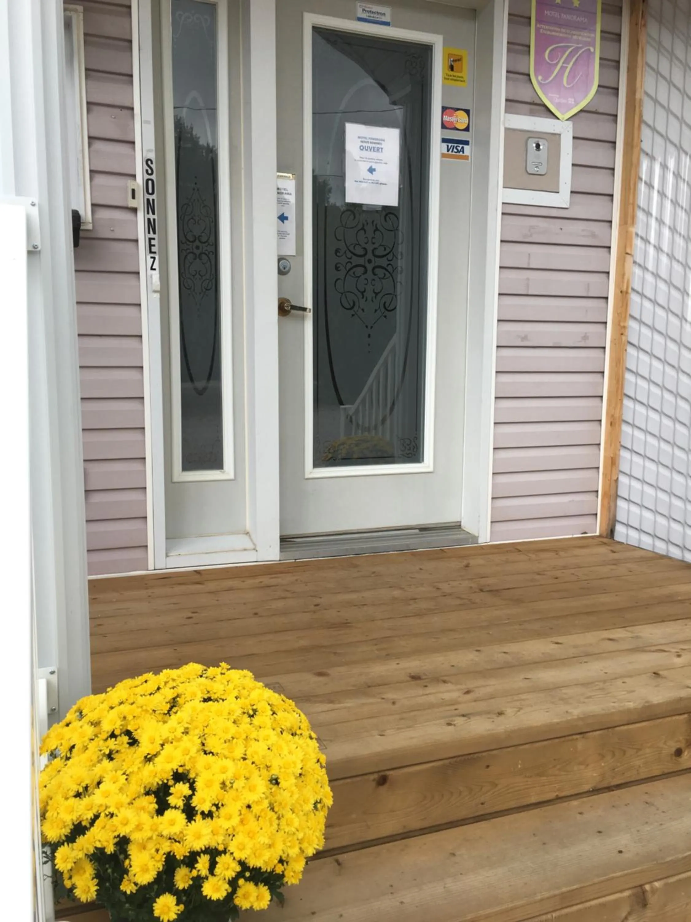 Facade/entrance in Auberge Motel Panorama