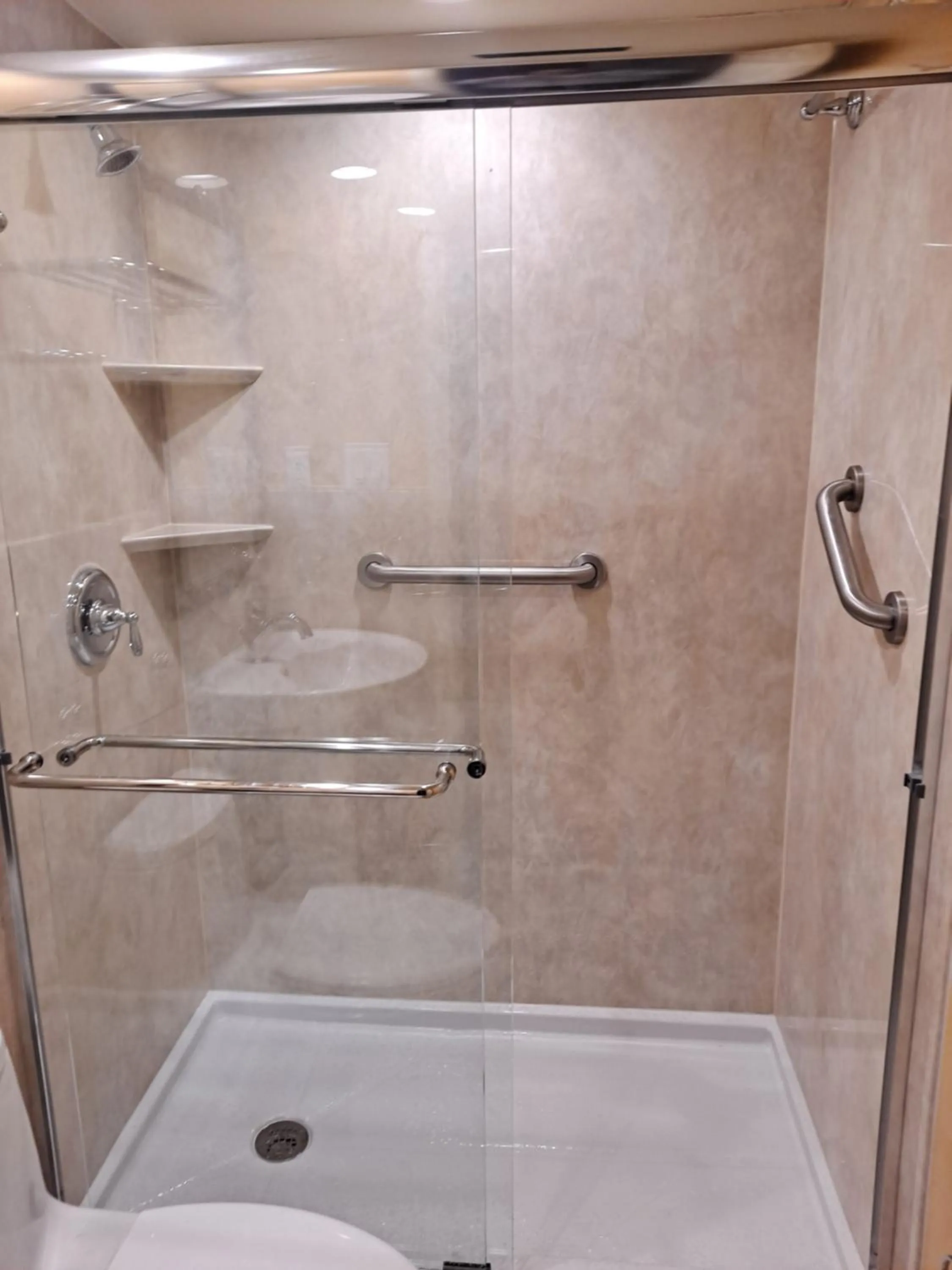 Bathroom in Fleur de Lis Beach Motel