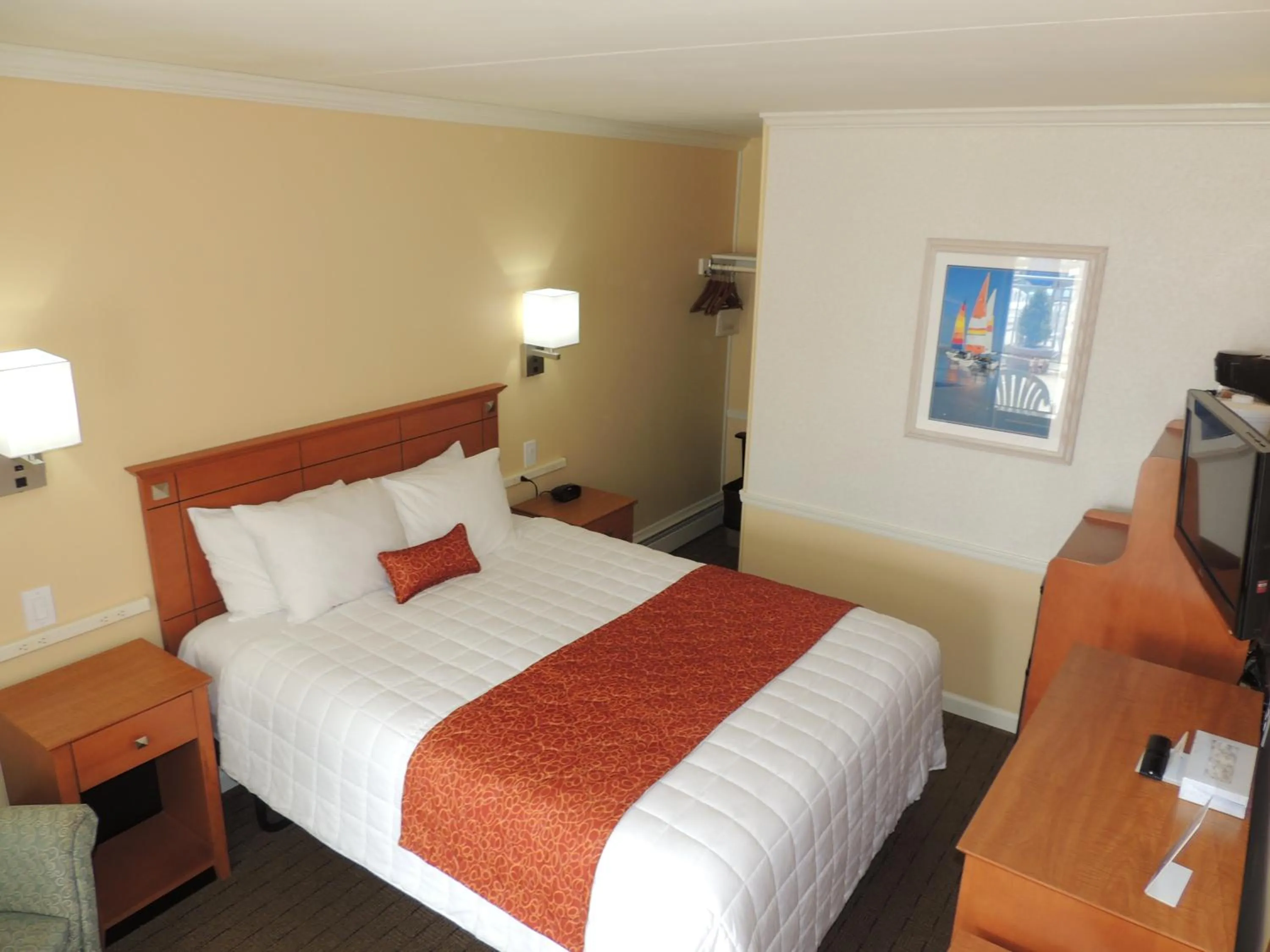 Photo of the whole room, Bed in Fleur de Lis Beach Motel