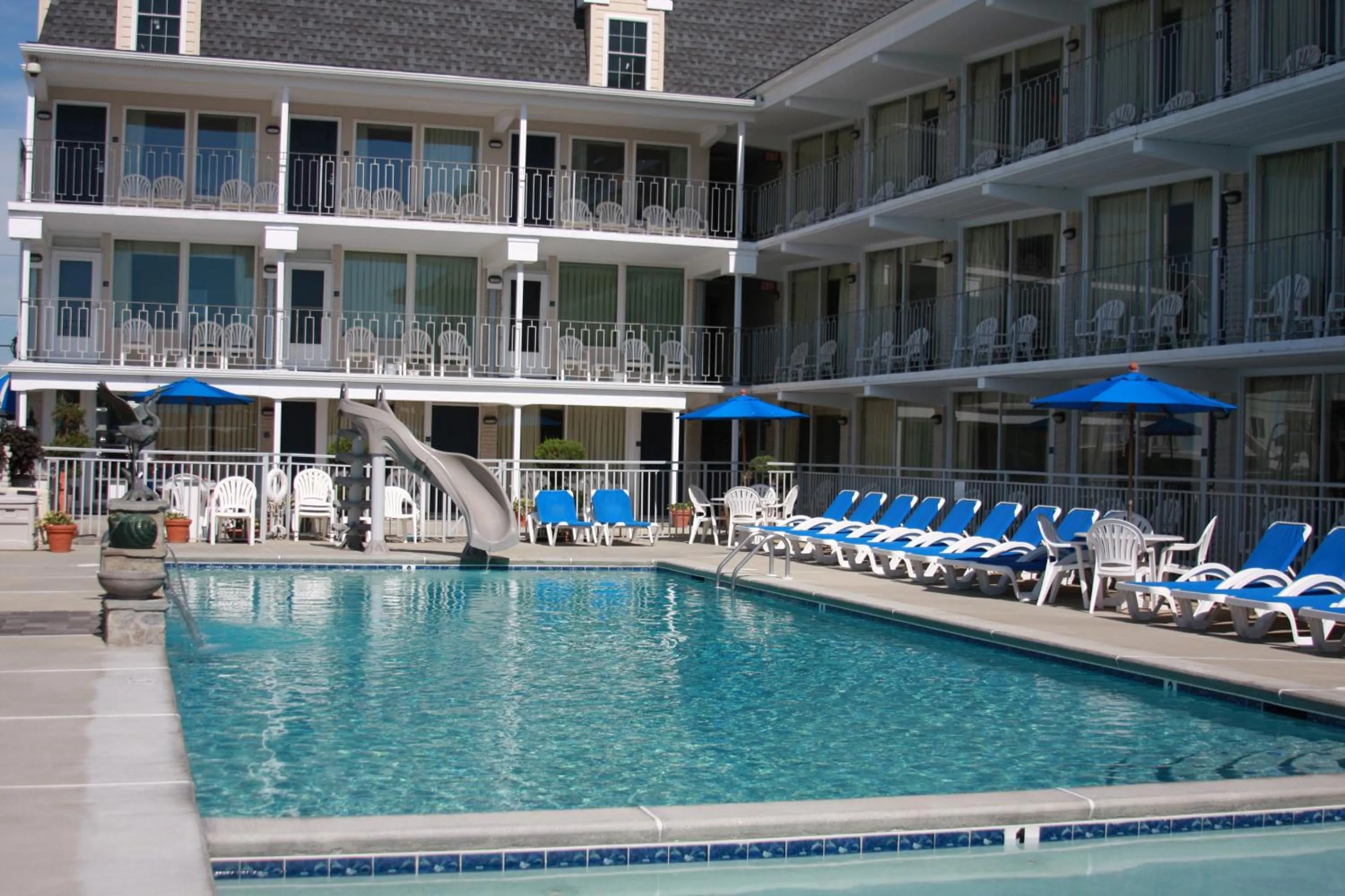 Swimming pool in Fleur de Lis Beach Motel