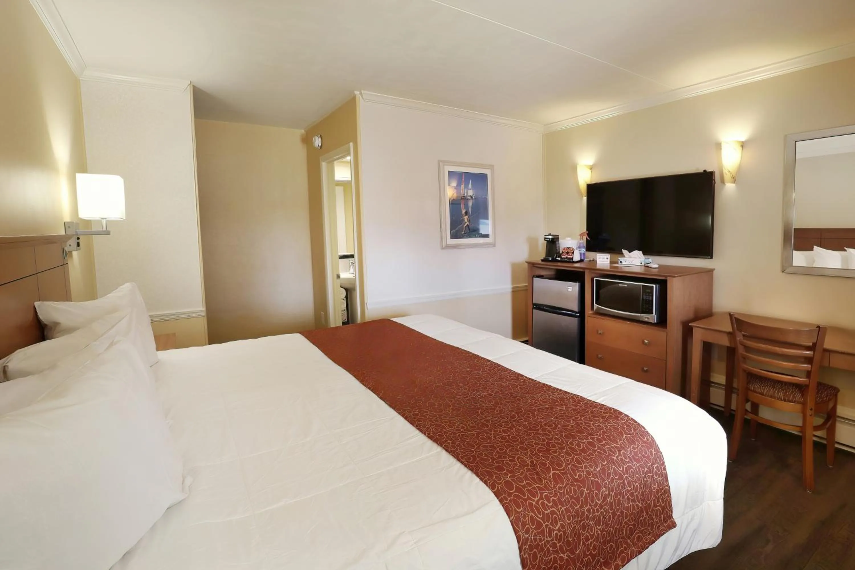 Photo of the whole room, Bed in Fleur de Lis Beach Motel