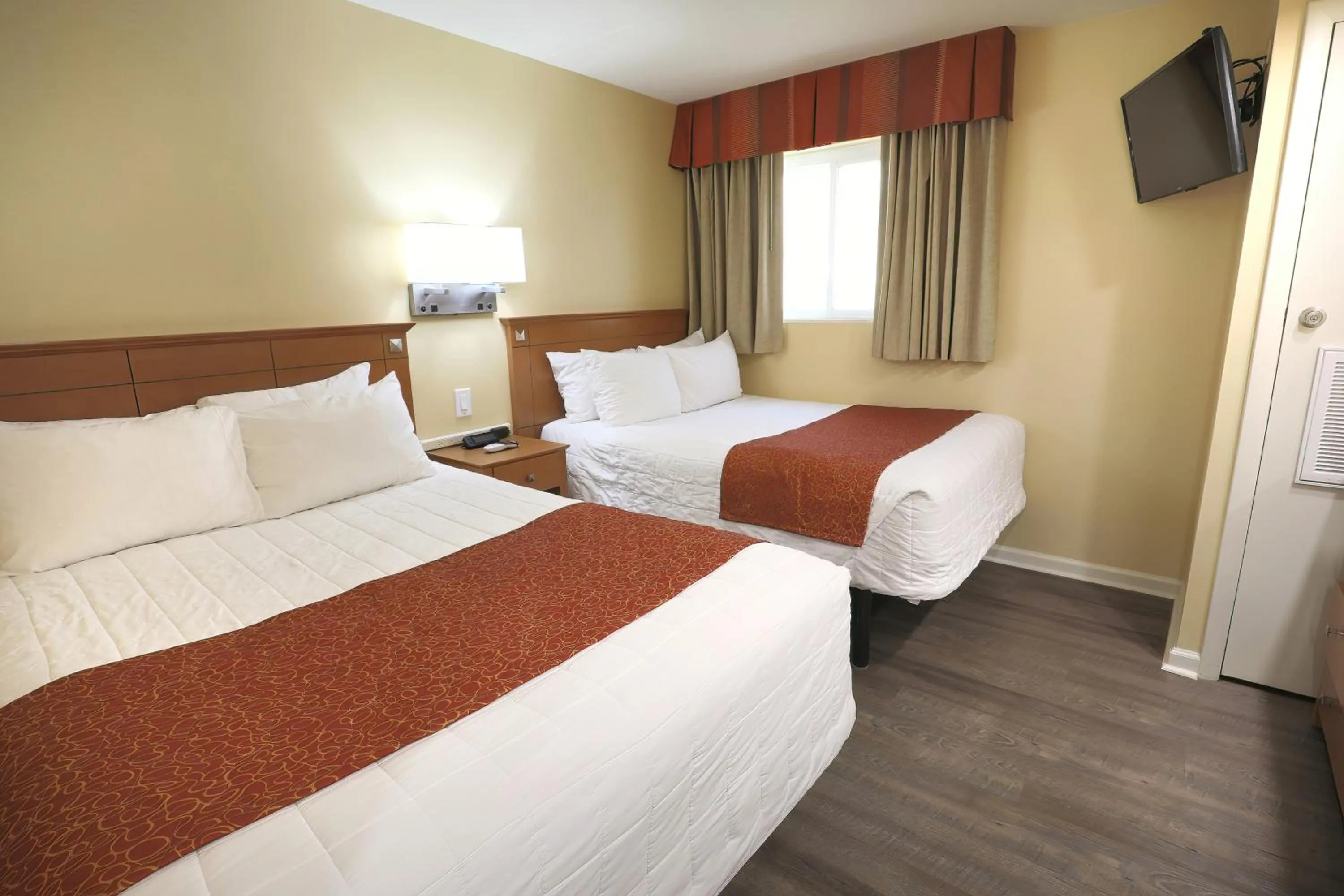 Bedroom, Bed in Fleur de Lis Beach Motel