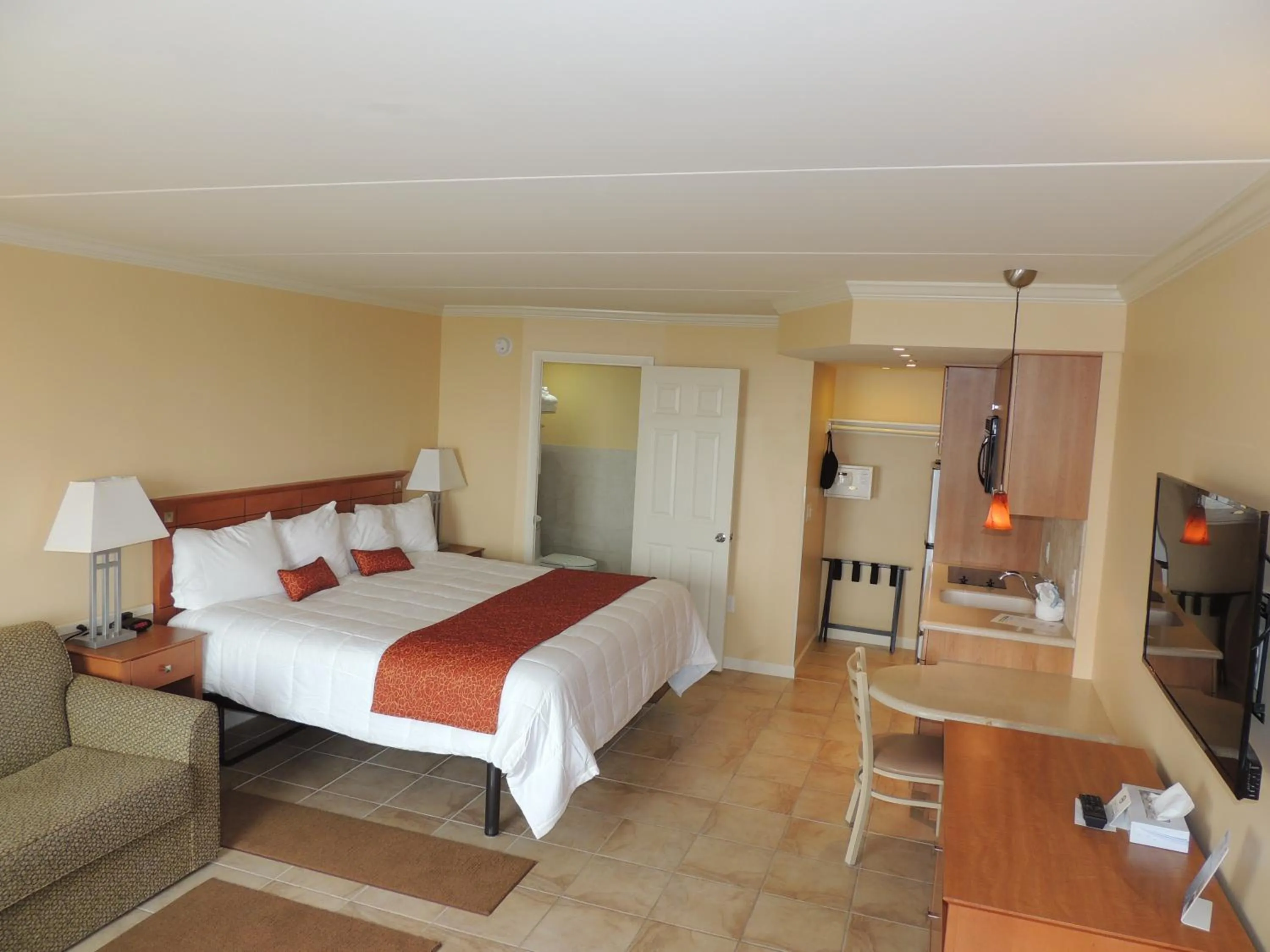 Photo of the whole room, Bed in Fleur de Lis Beach Motel