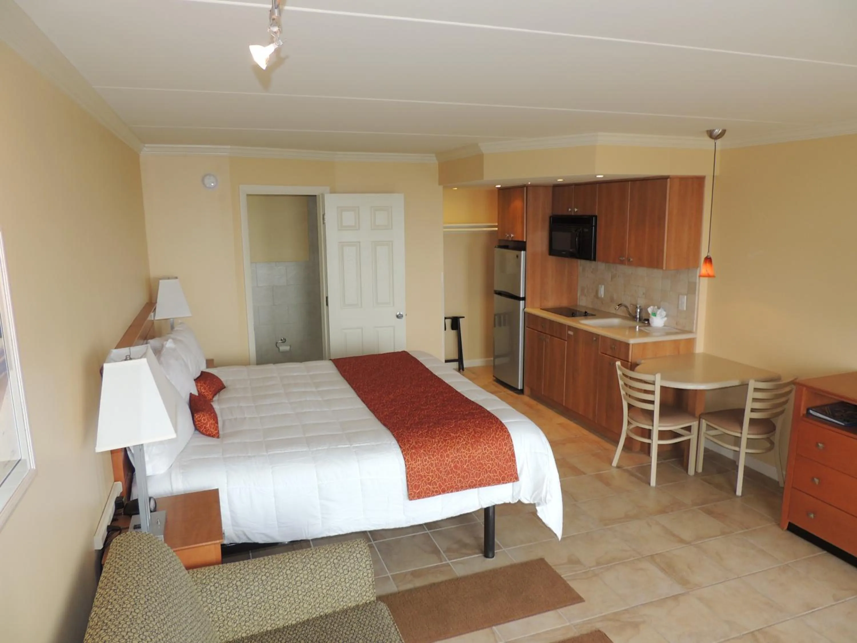 Photo of the whole room, Bed in Fleur de Lis Beach Motel