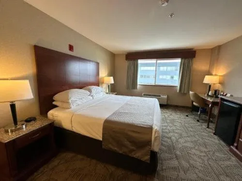 Bed in Medallion Inn and Suites