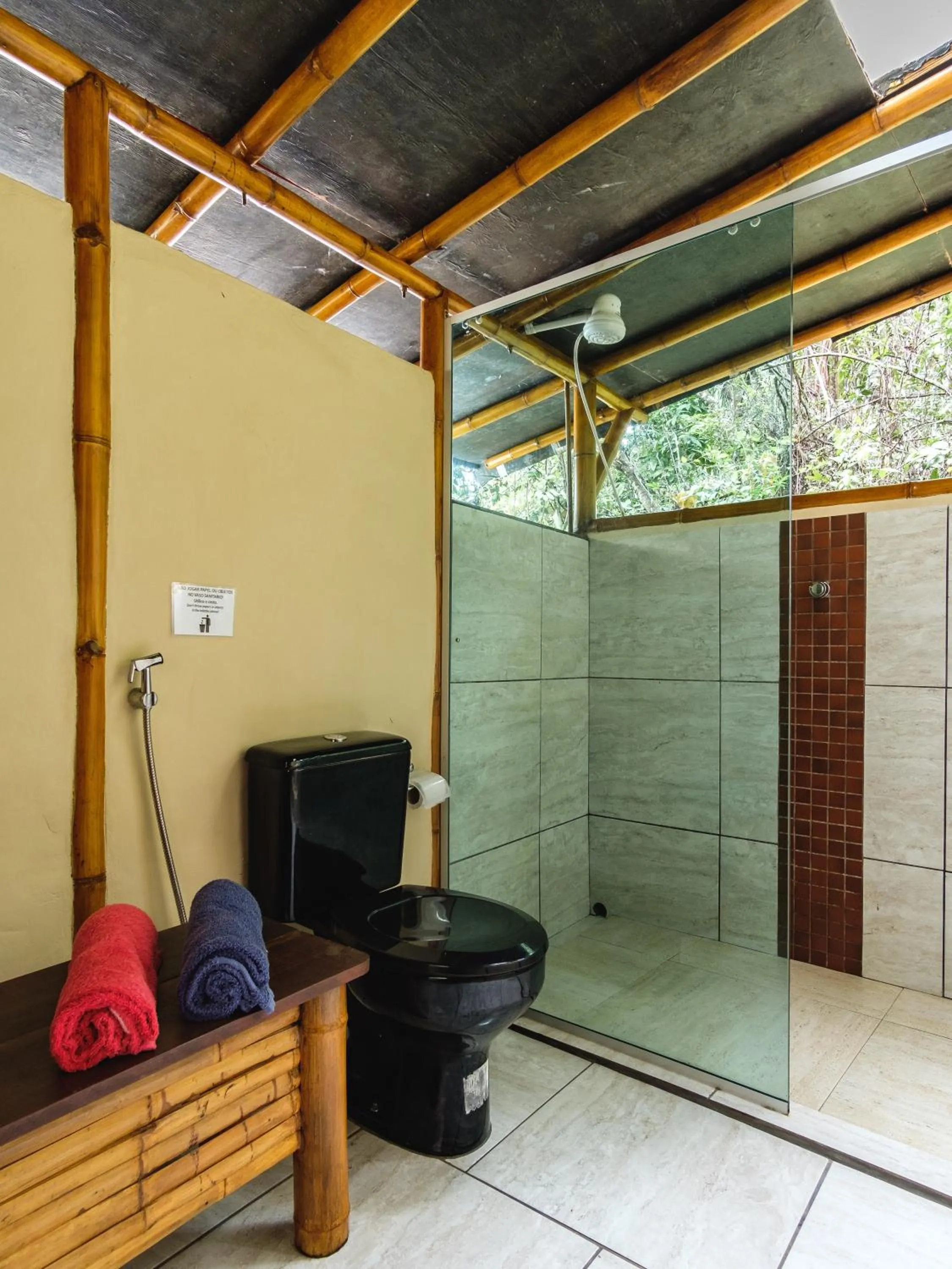 Bathroom in Universo Pol Bamboo Hostel