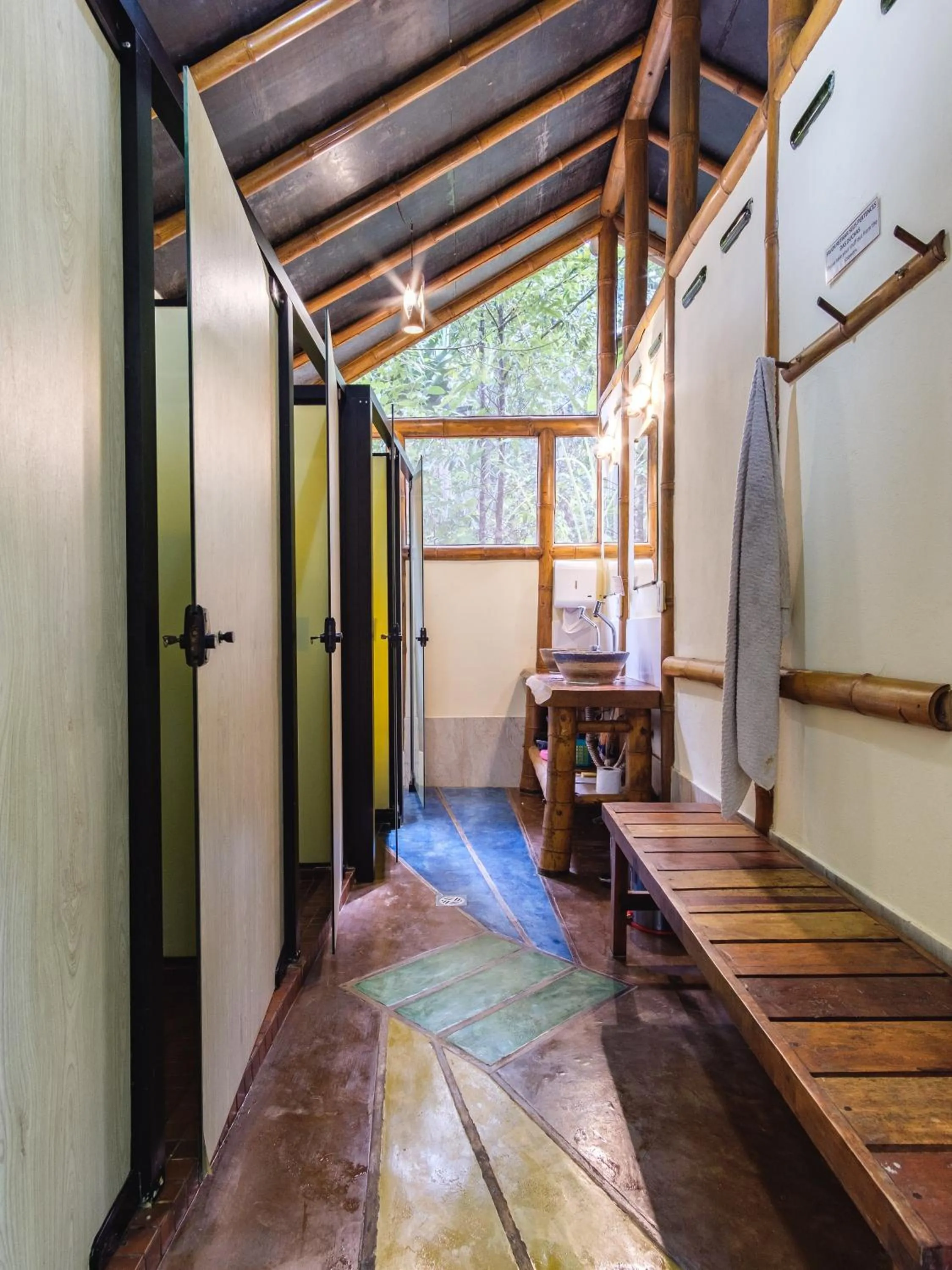 Bathroom in Universo Pol Bamboo Hostel