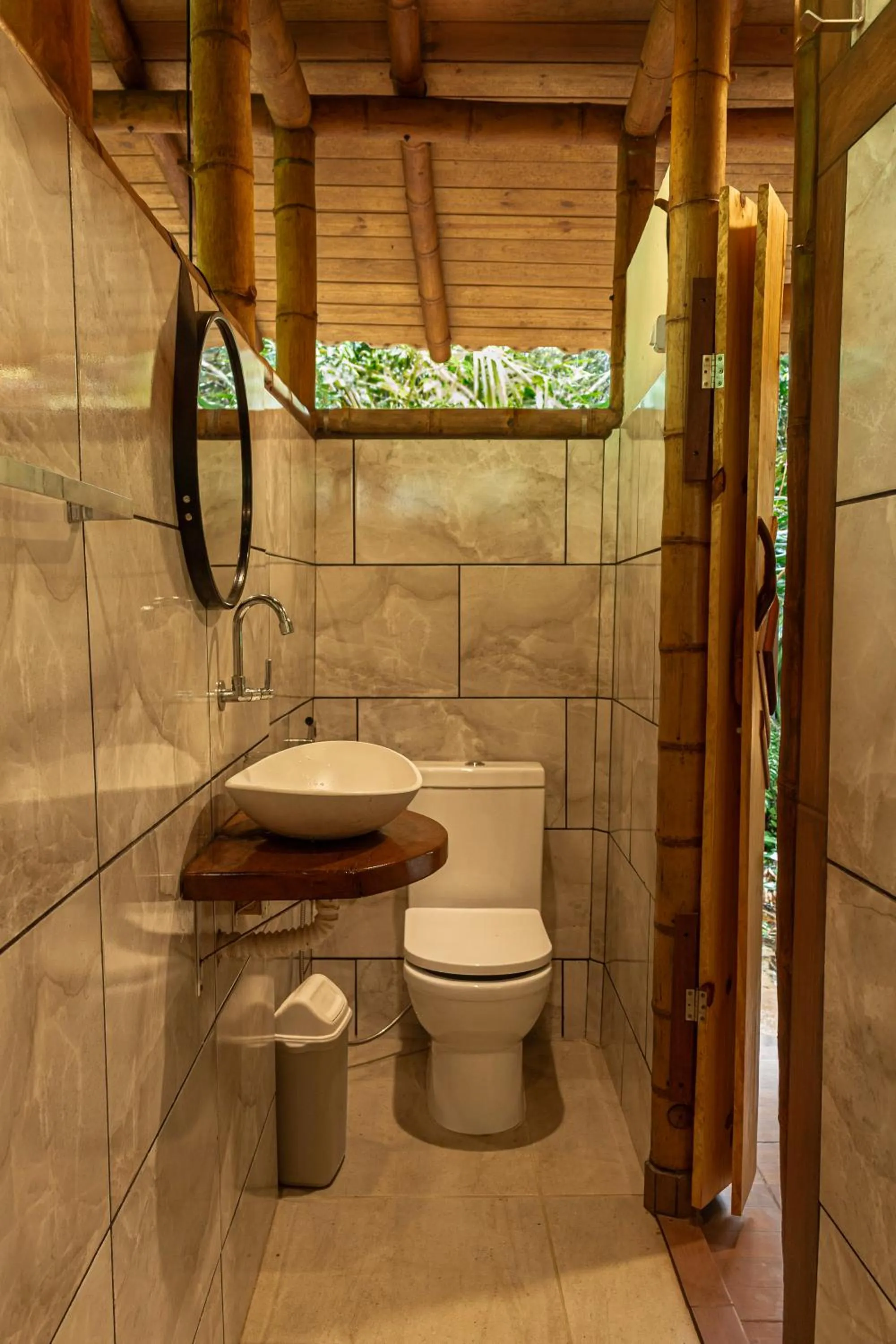 Bathroom in Universo Pol Bamboo Hostel