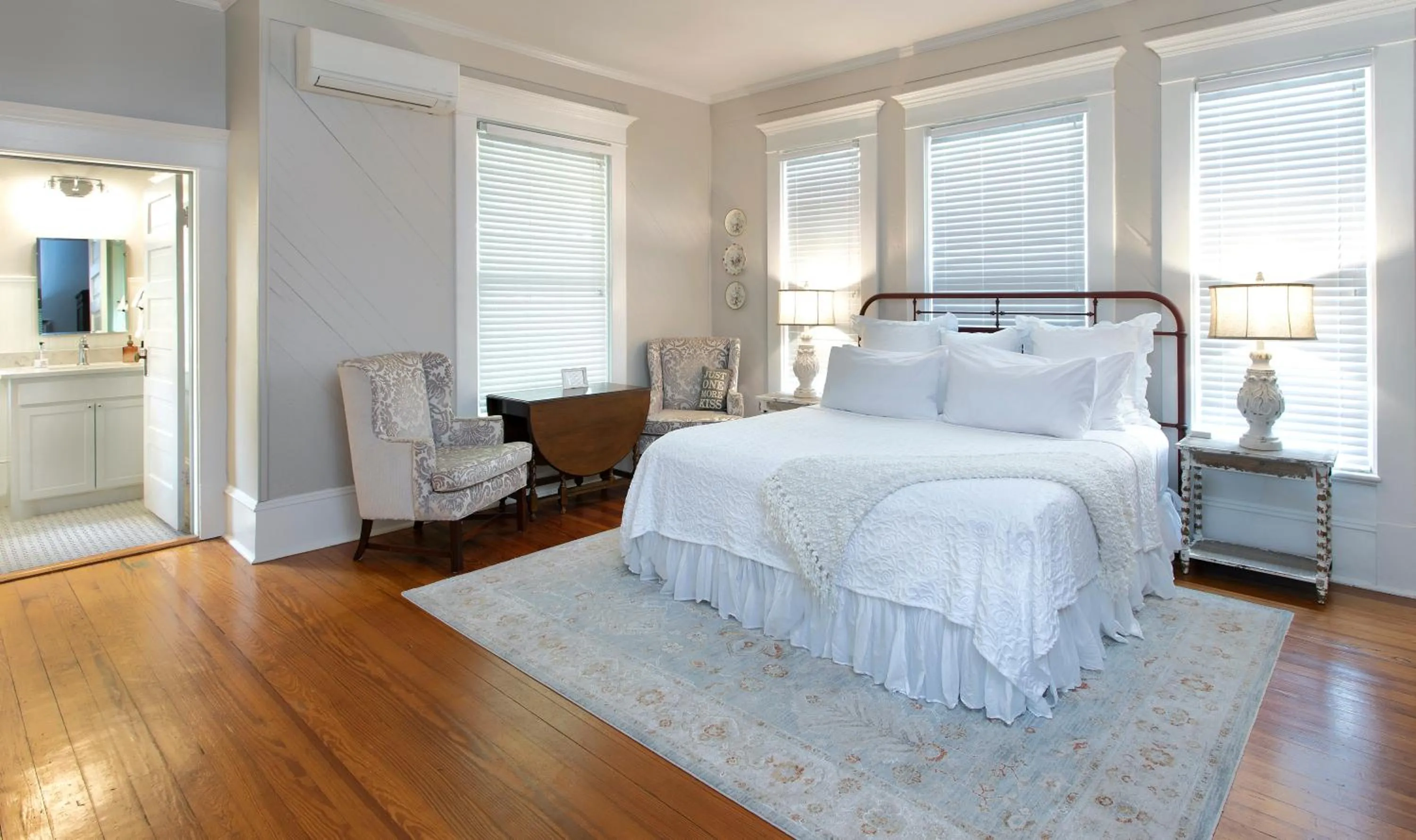 Bathroom, Bed in Katy House Bed and Breakfast