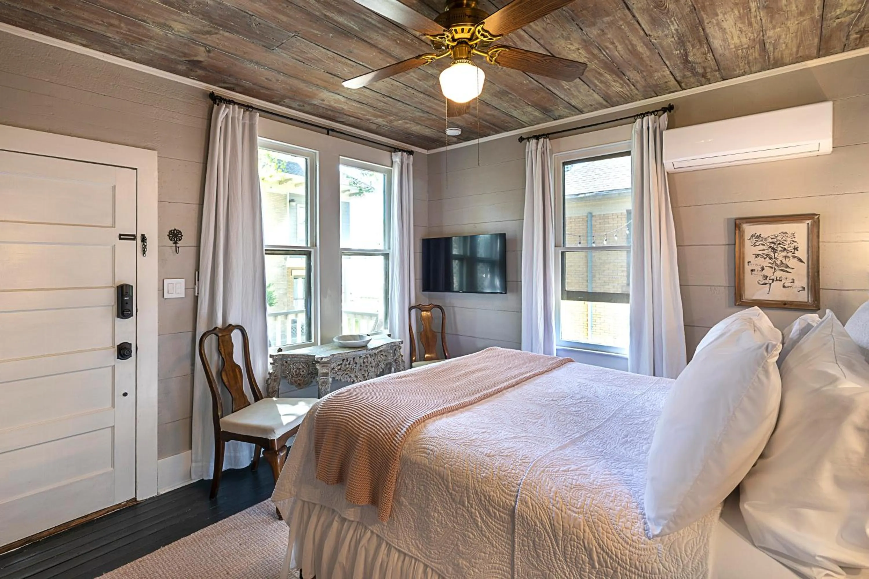 Bed in Katy House Bed and Breakfast