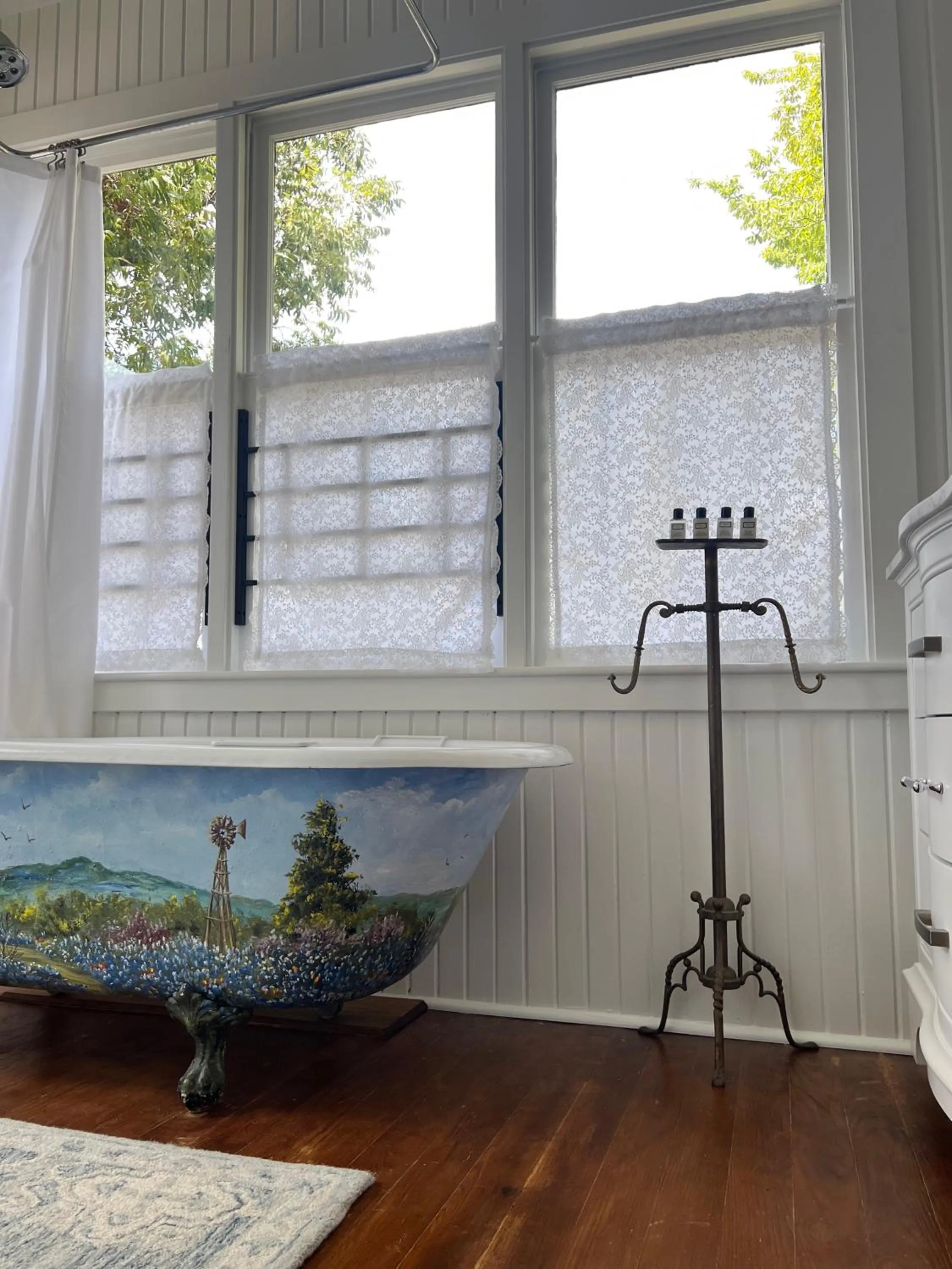 Bath in Katy House Bed and Breakfast