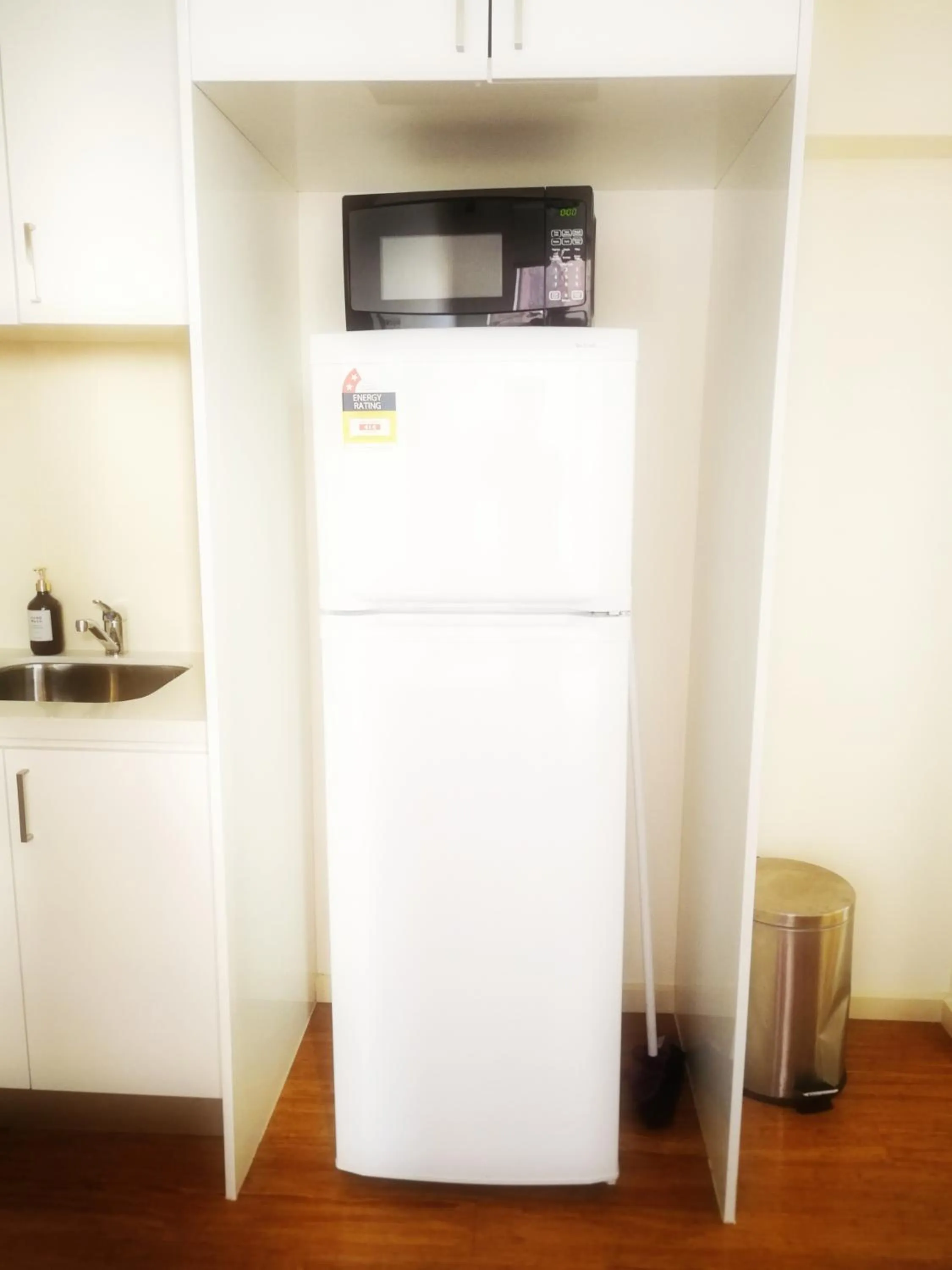 Kitchen or kitchenette in The Town Apartments